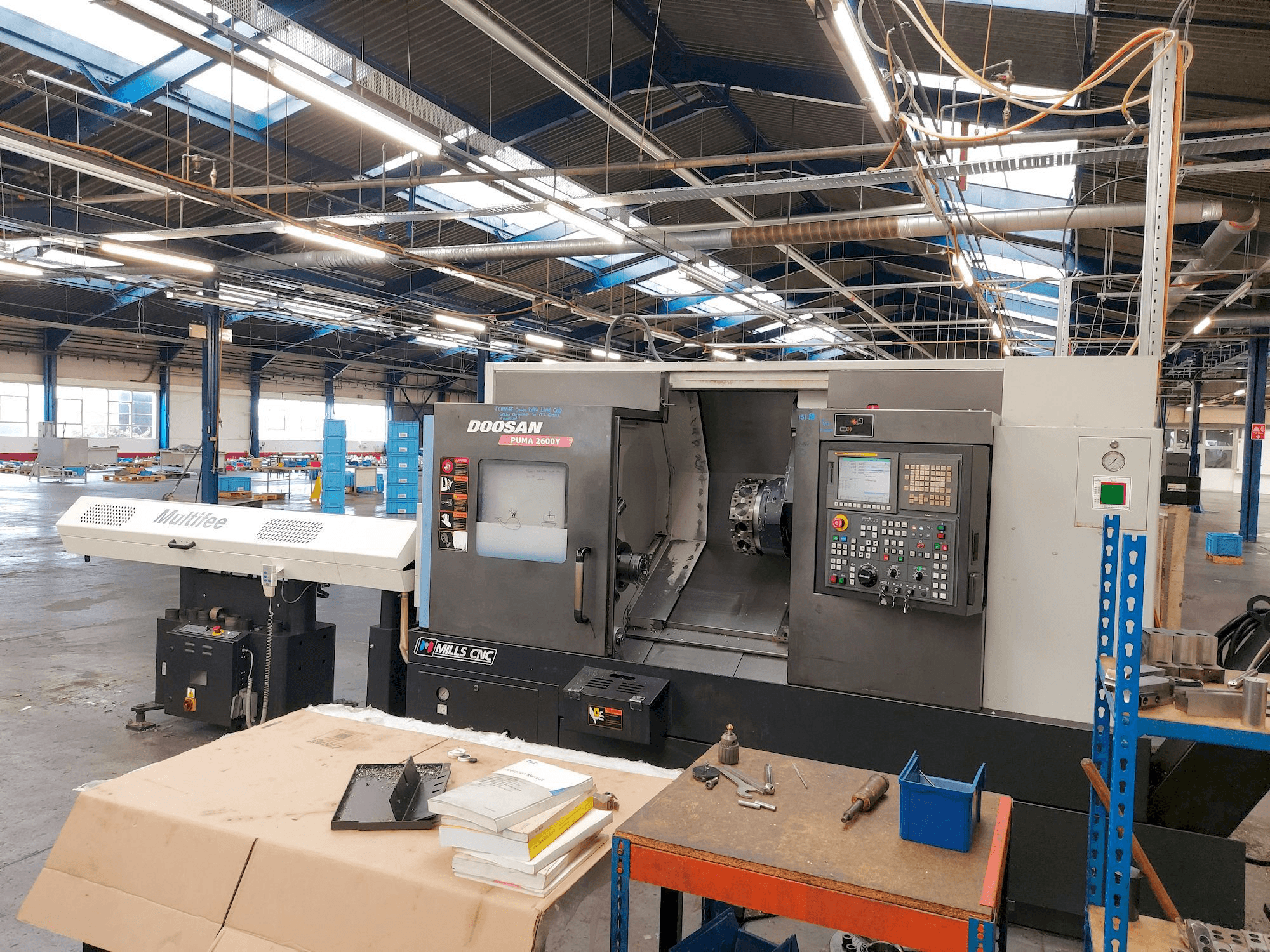 Widok z przodu maszyny Doosan Puma 2600Y