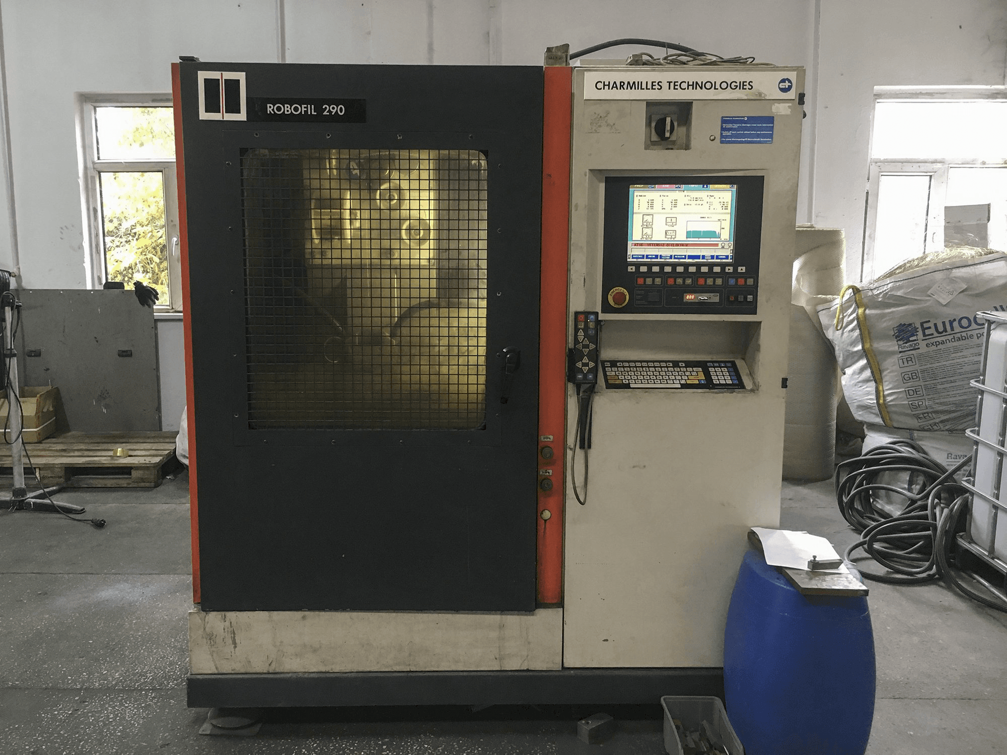 Widok z przodu maszyny CHARMILLES ROBOFIL 290