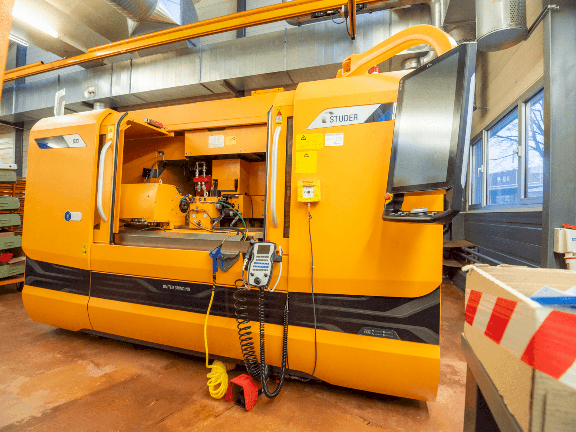 Widok z przodu maszyny STUDER S33