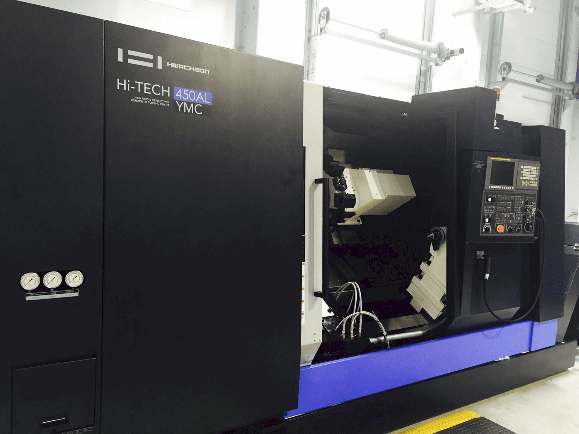 Widok z przodu maszyny HWACHEON HI-TECH 450AL YMC