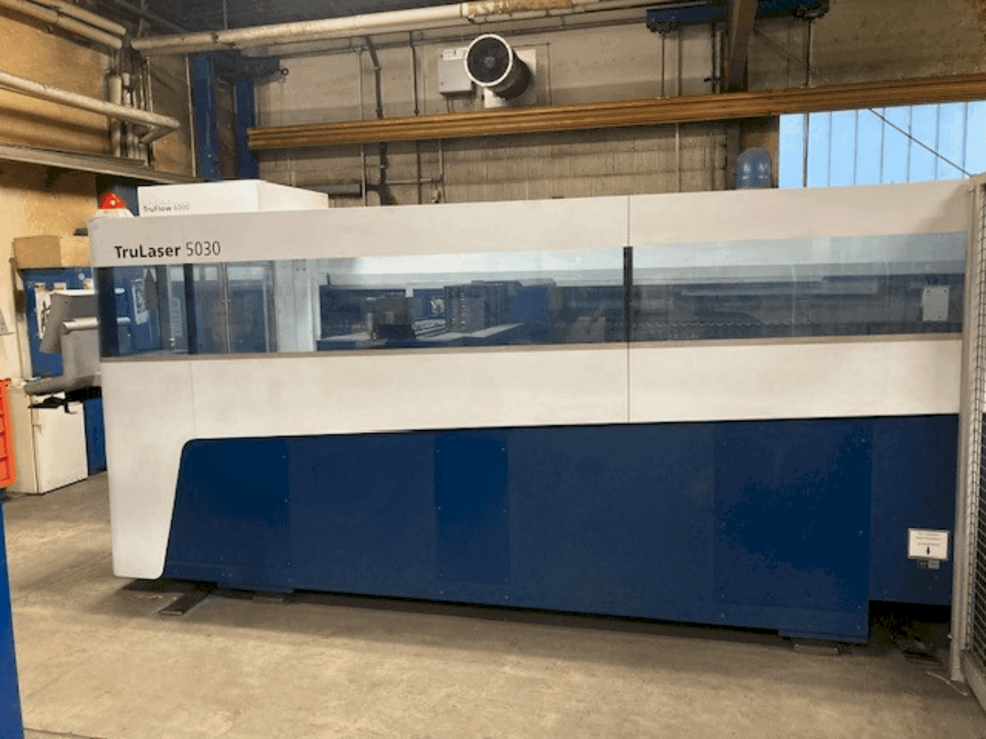 Widok z przodu maszyny TRUMPF TruLaser 5030 (L52)