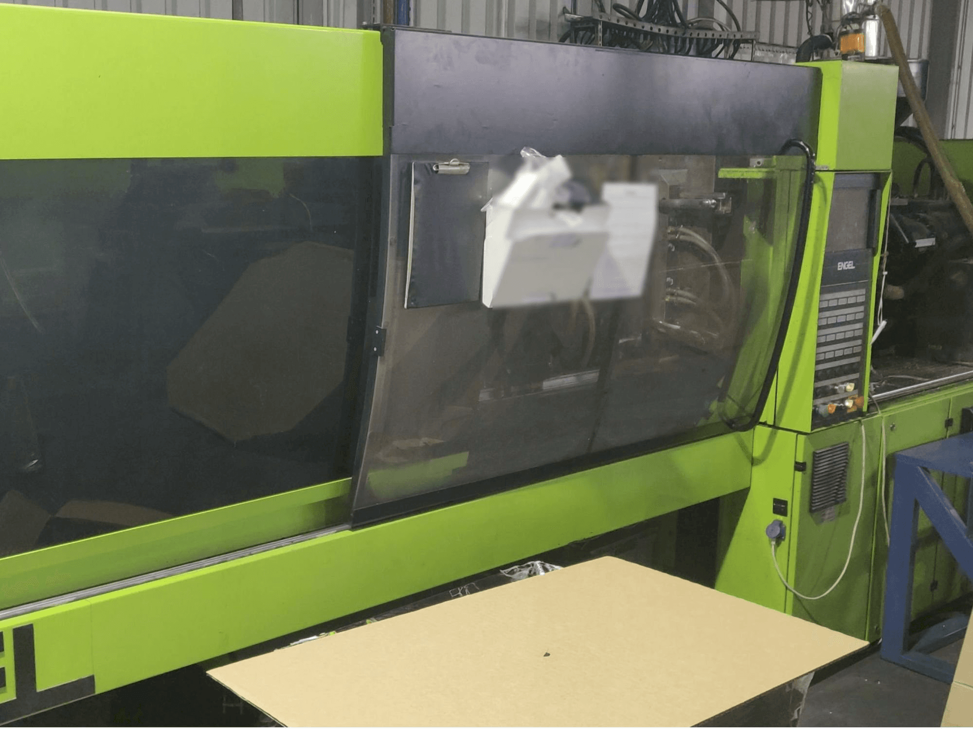 Widok z przodu maszyny ENGEL Victory 1050/220 Tech