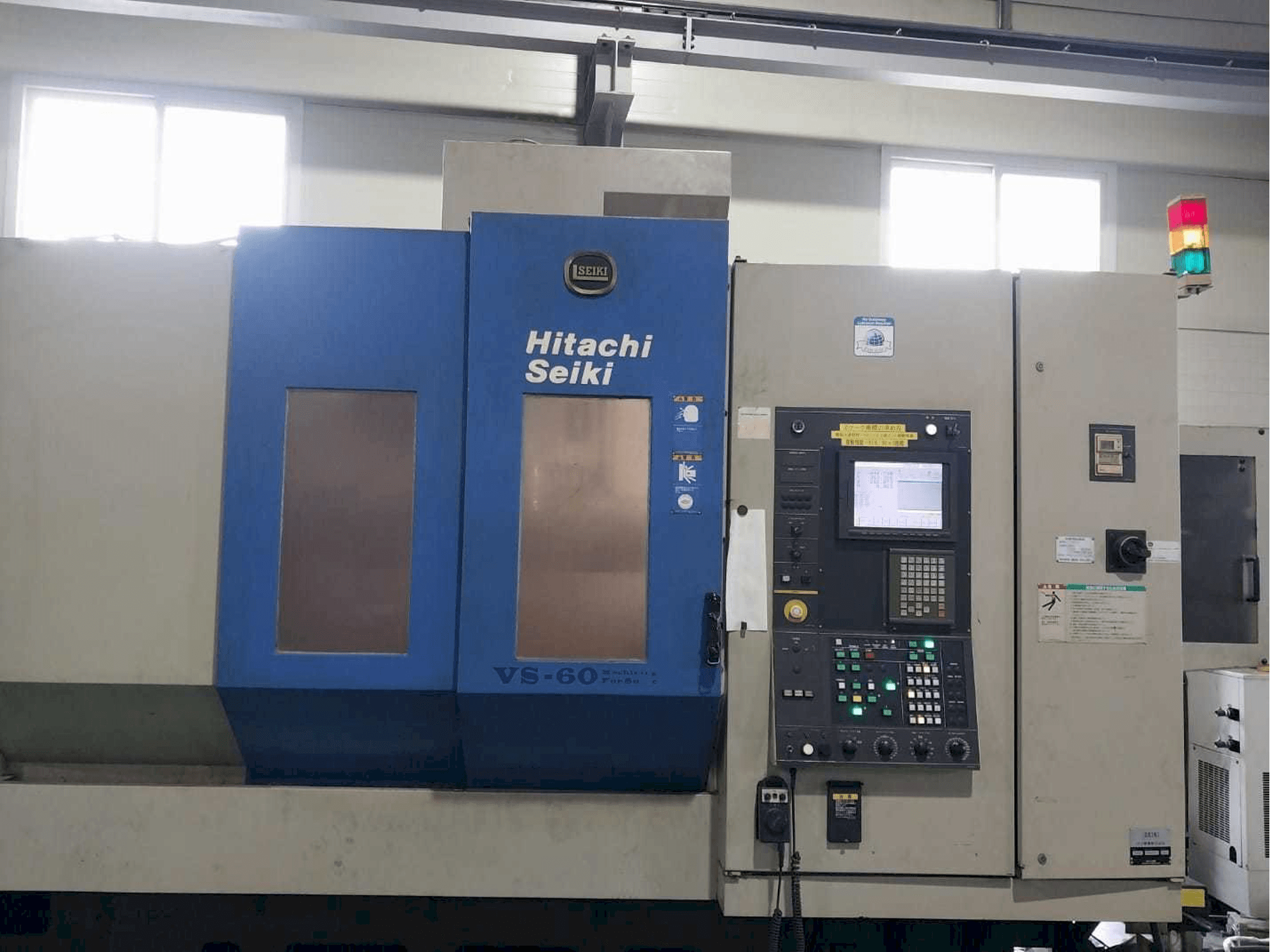 Widok z przodu maszyny HITACHI SEIKI VS60