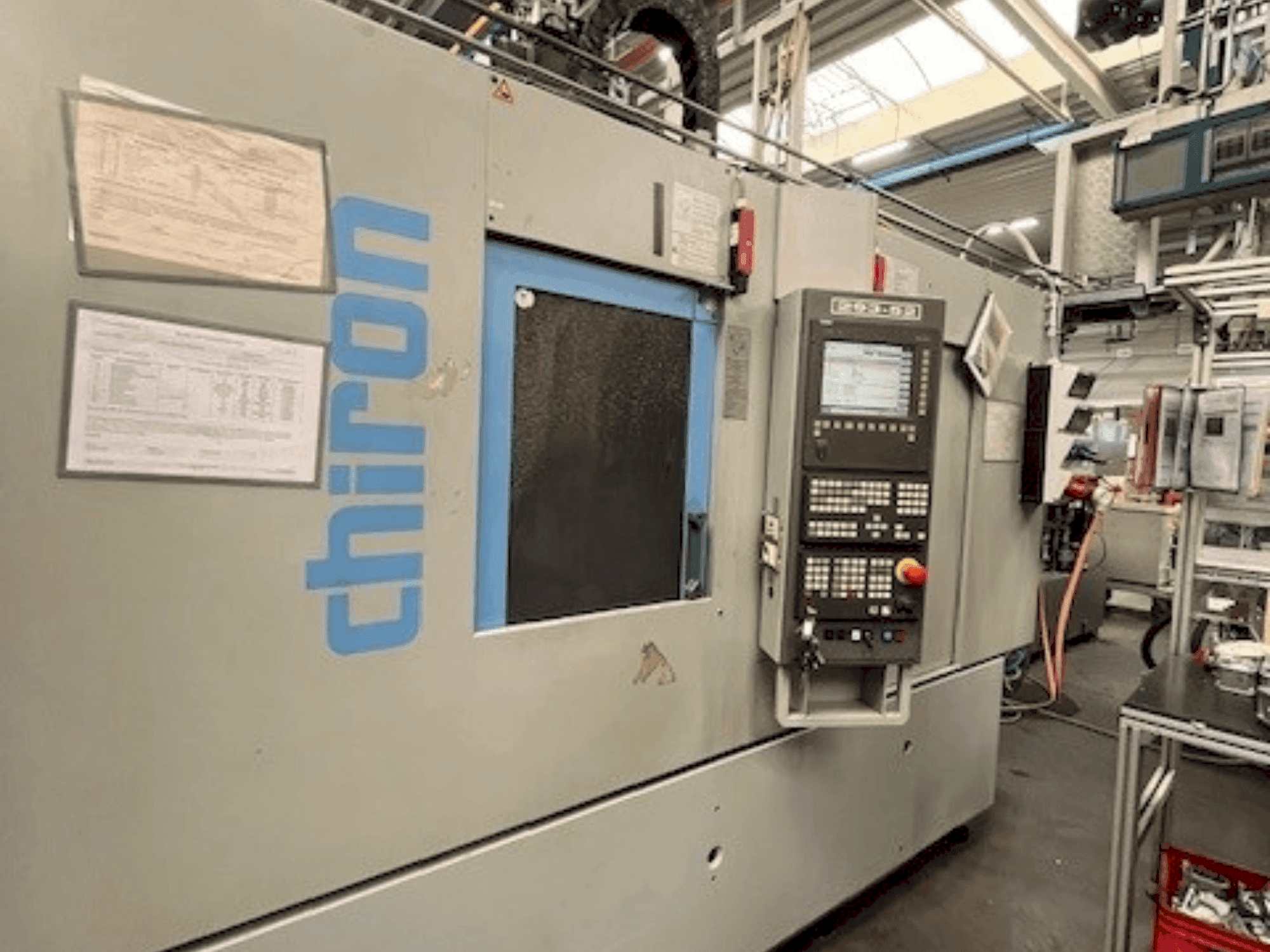 Widok z przodu maszyny CHIRON DZ15KWM HS