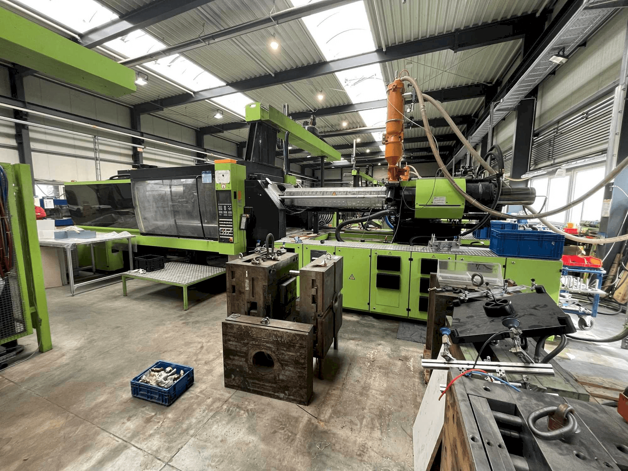 Widok z przodu maszyny Engel ES 5550/600 HL-V