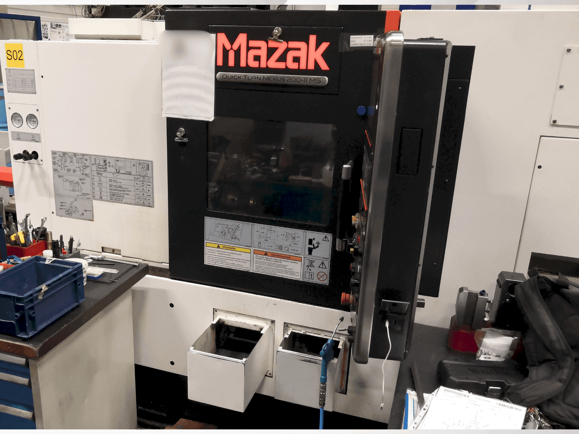 Widok z przodu maszyny Mazak Quickturn Nexus 200-II MS