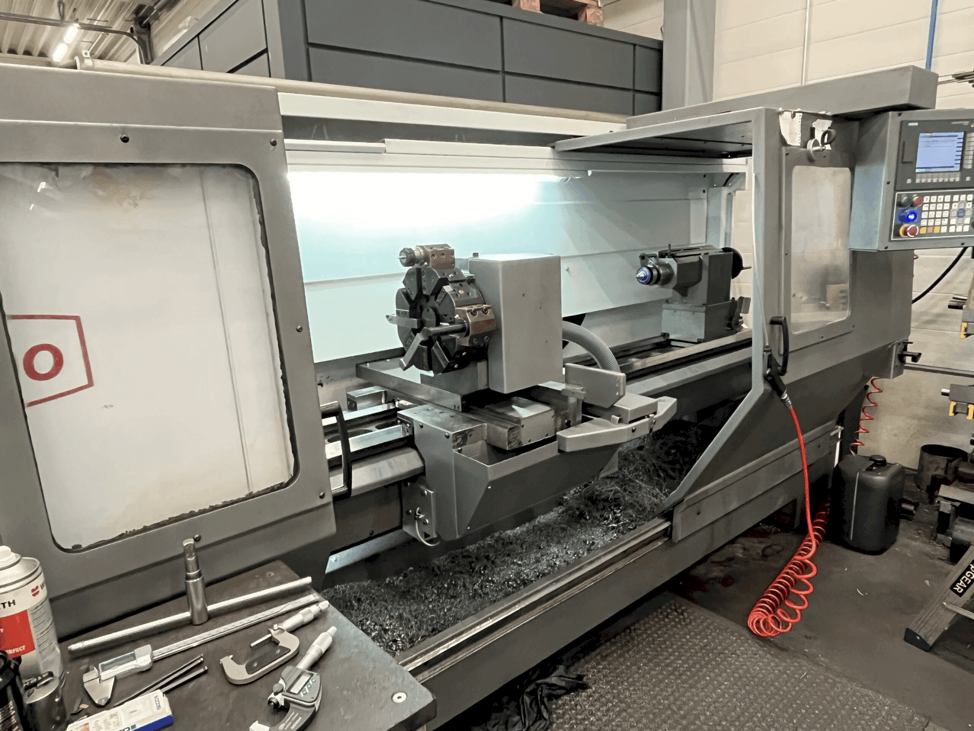 Widok z przodu maszyny Pinacho SE 325/2000