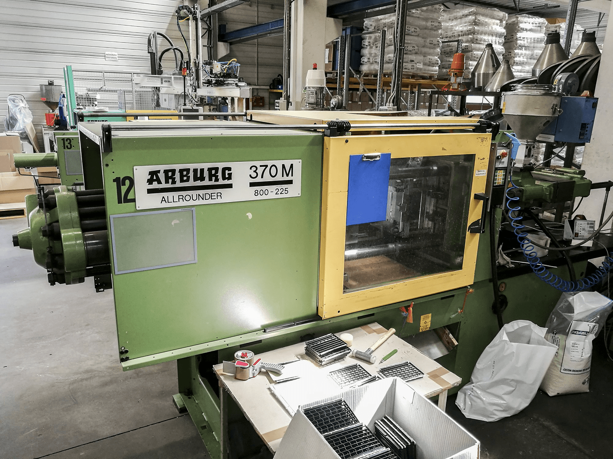 Widok z przodu maszyny Arburg 370M 800-225