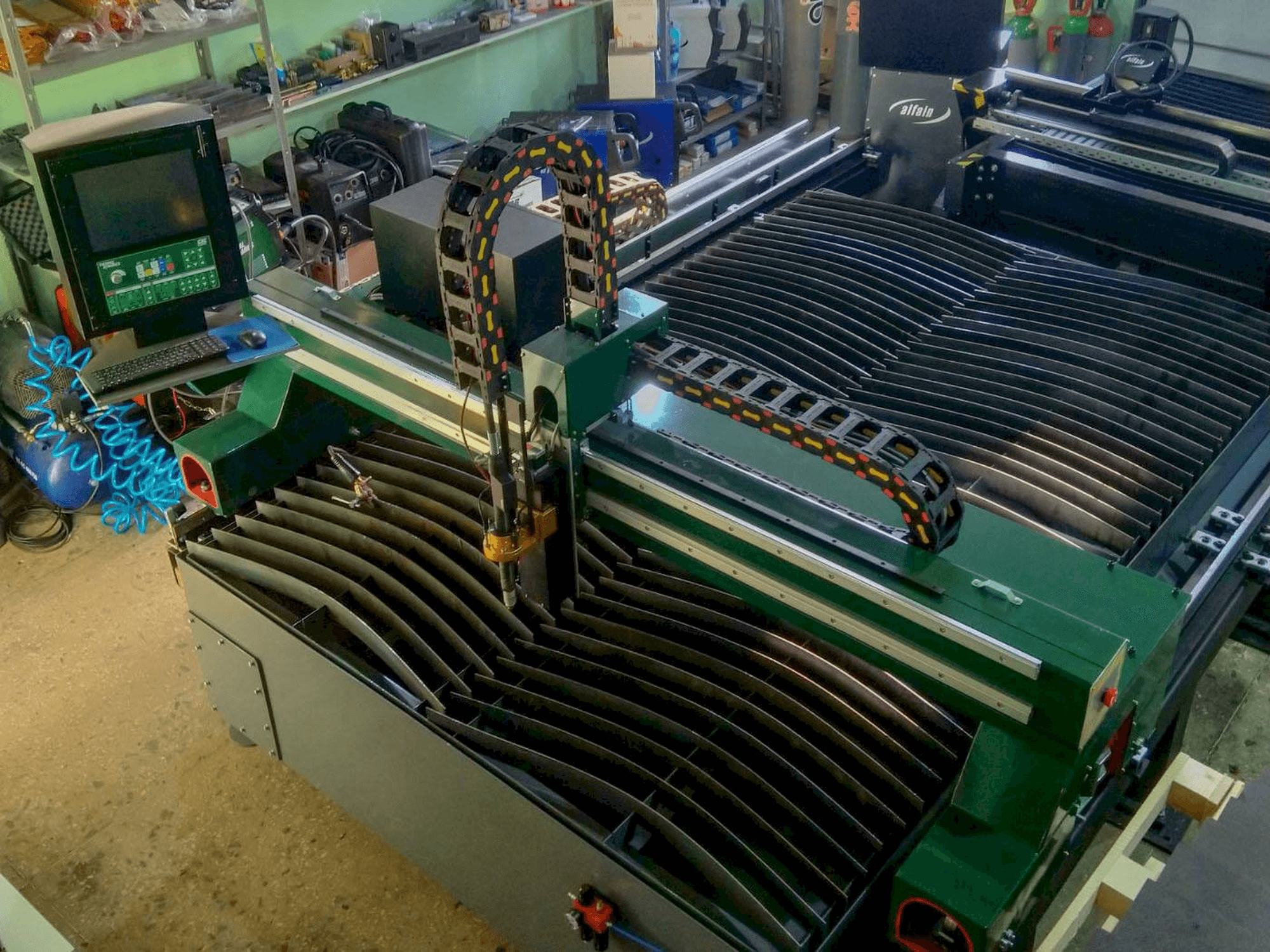 Widok z przodu maszyny Huawei HNC-2500W