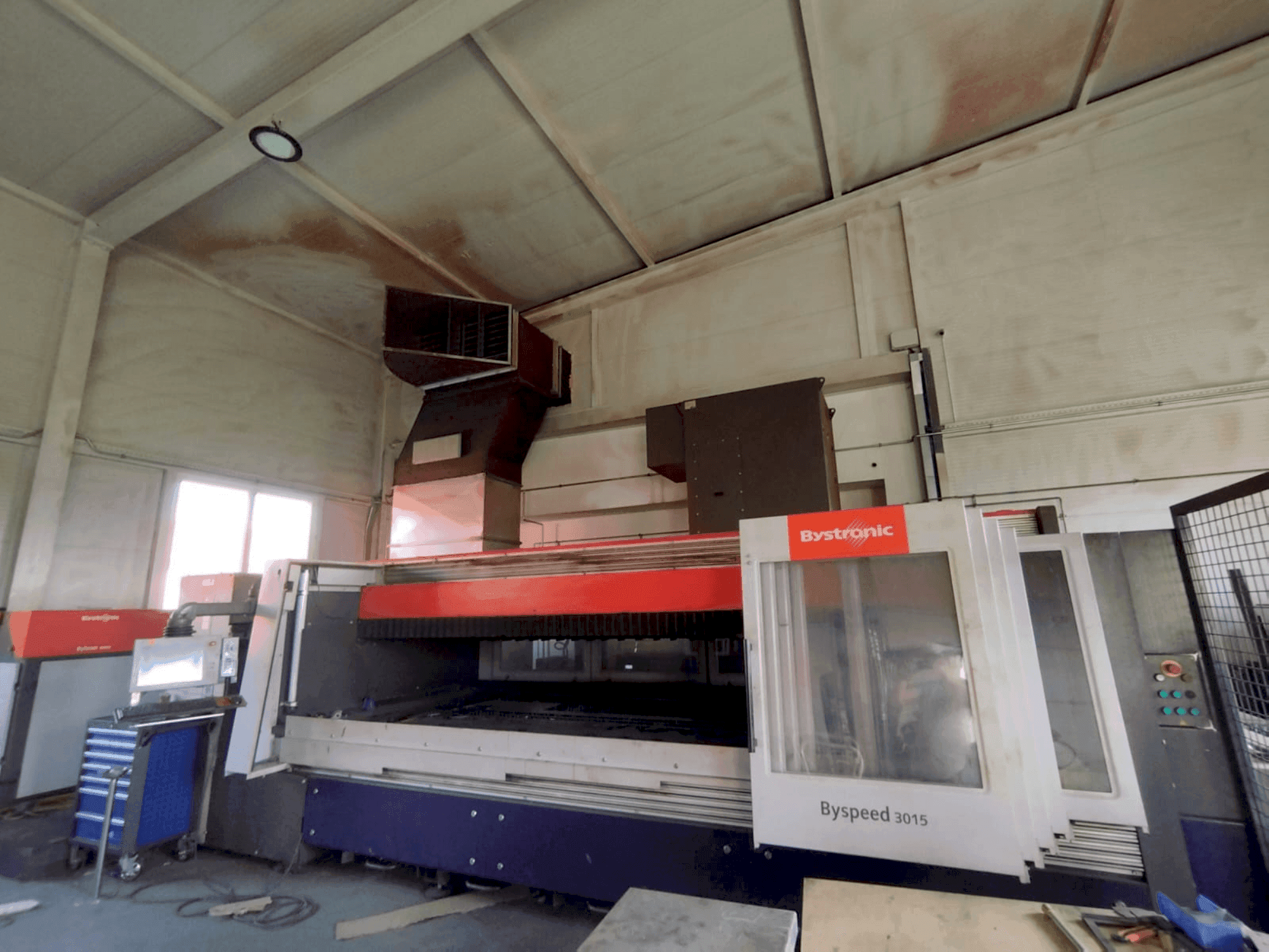 Widok z przodu maszyny Bystronic BySpeed 3015