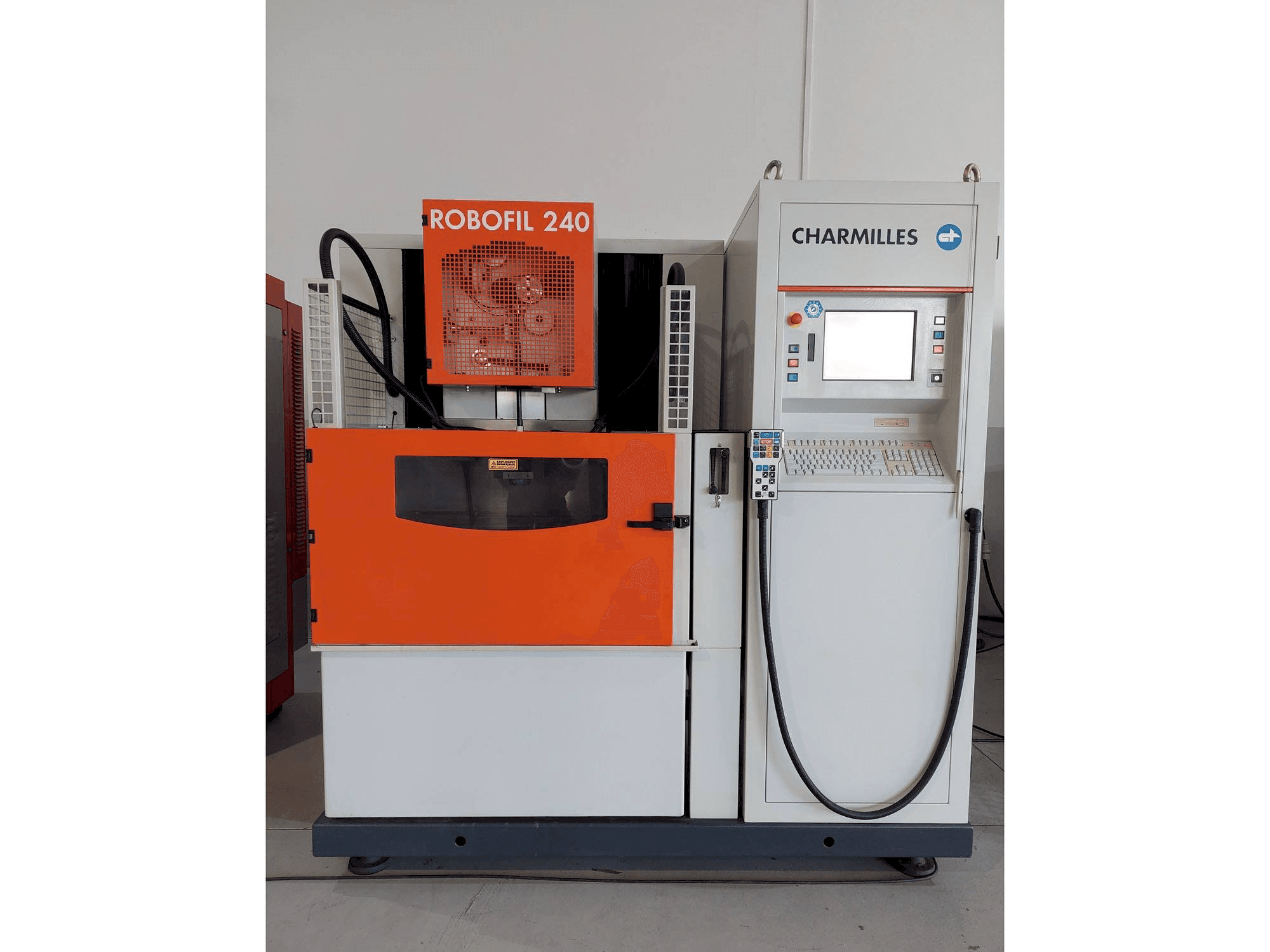 Widok z przodu maszyny CHARMILLES ROBOFIL 240