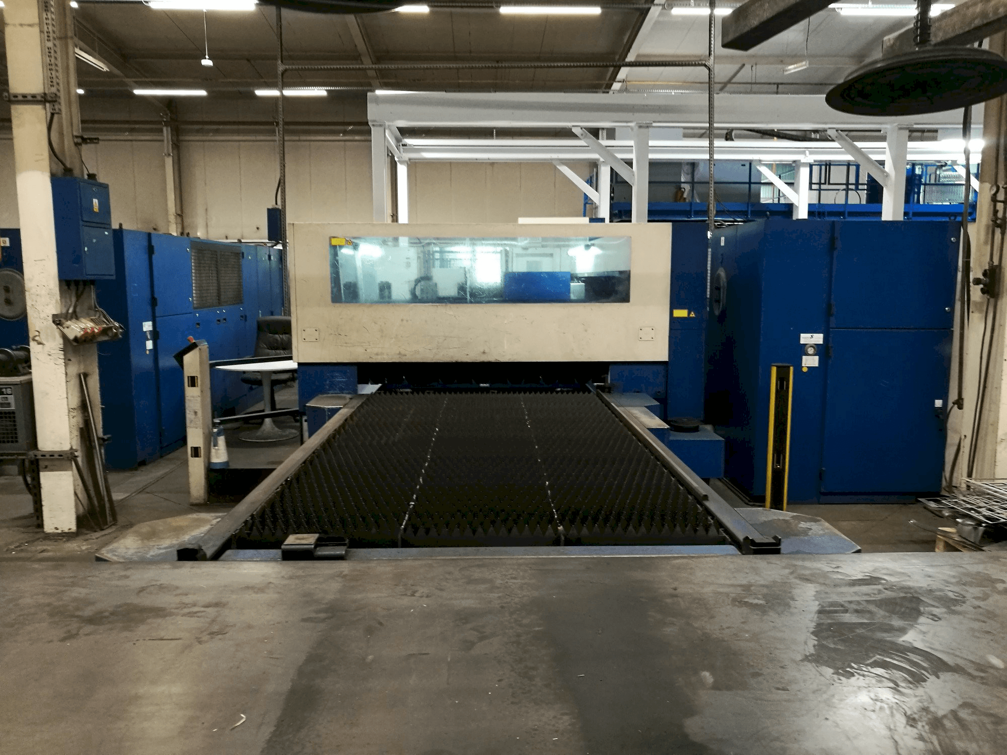 Widok z przodu maszyny Trumpf Trumatic L3050