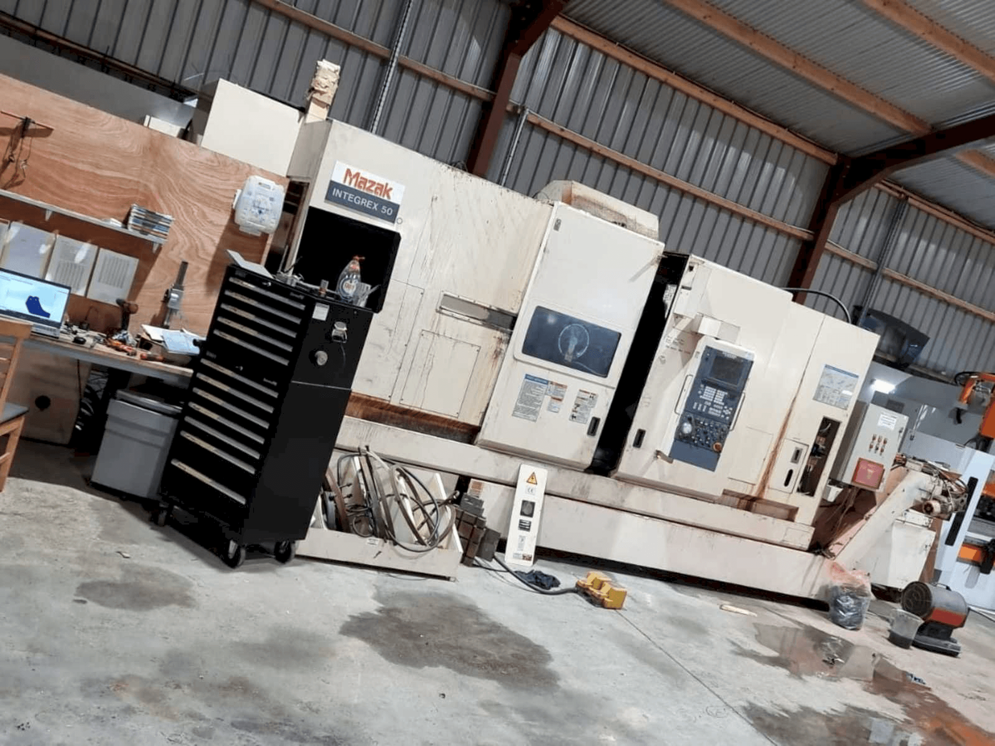 Widok z przodu maszyny Mazak Integrex 50YR-1500U