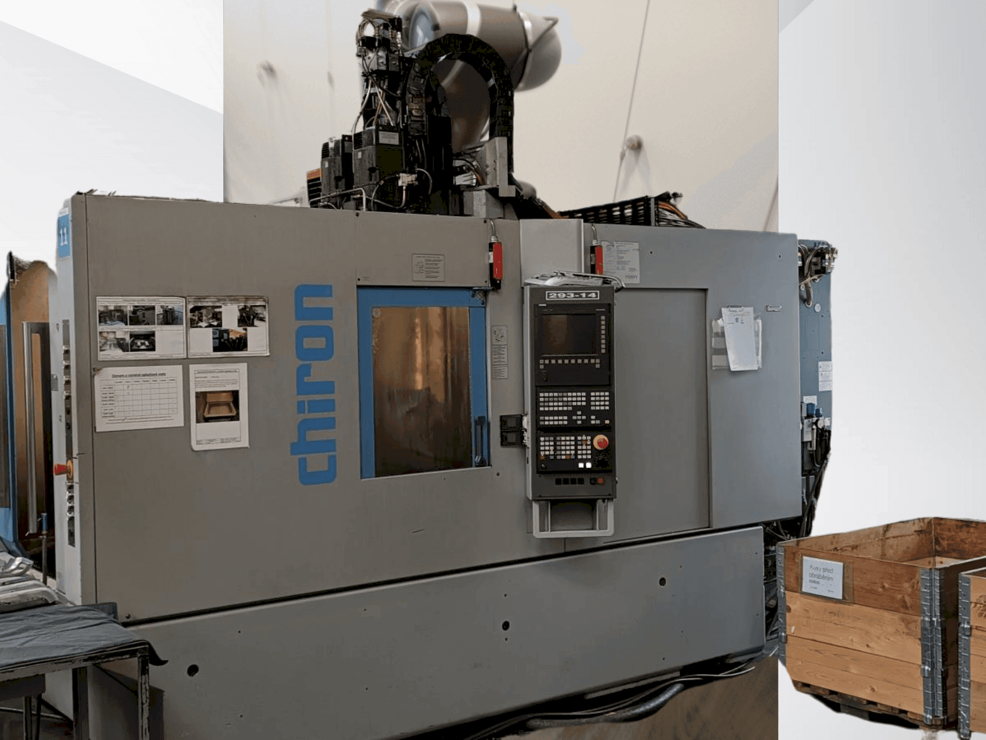 Widok z przodu maszyny CHIRON DZ 15K WM