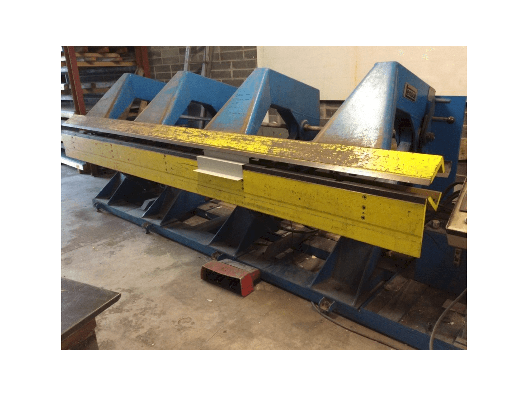 Widok z przodu maszyny Tensol P200-4