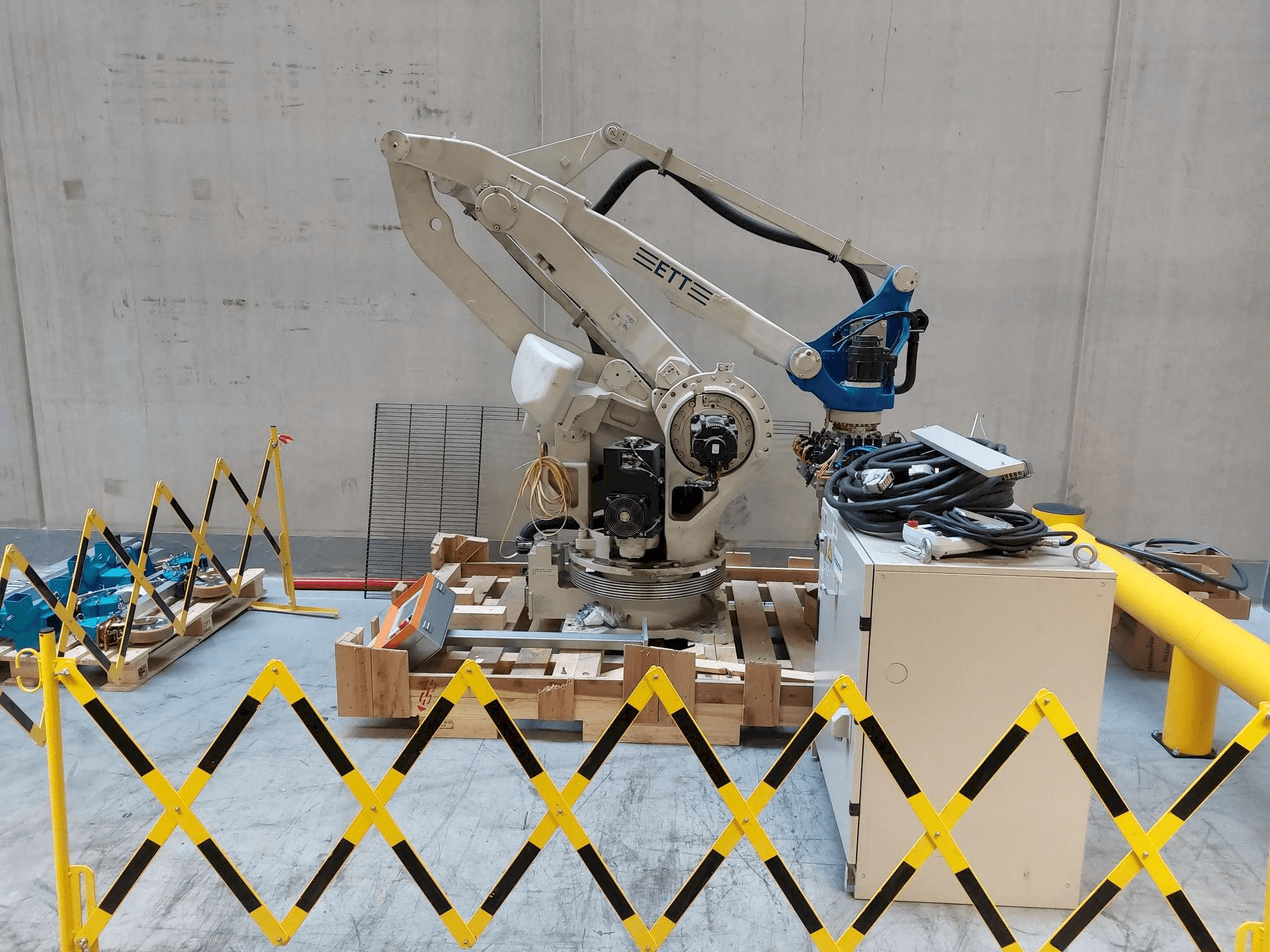 Widok z przodu maszyny Yaskawa Motoman YR-MPL0160-B04