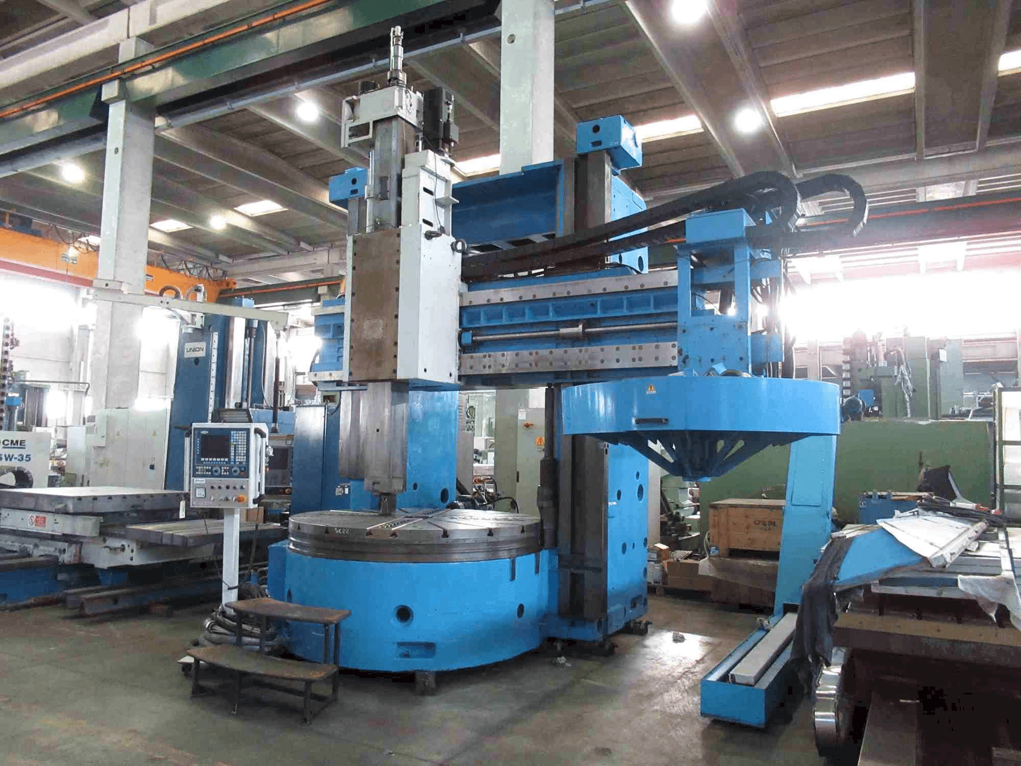 Widok z przodu maszyny Titan SC 22 CNC