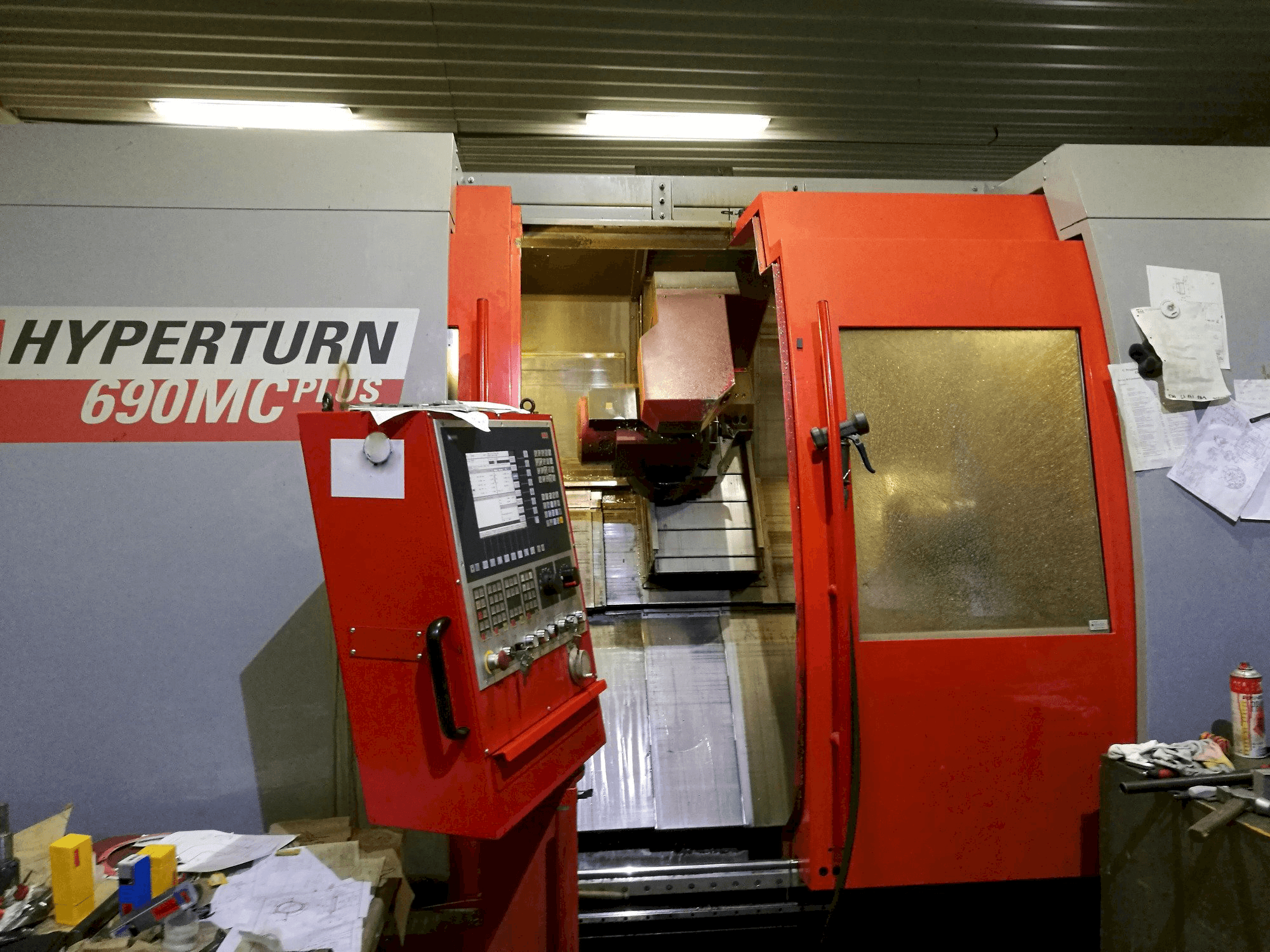 Widok z przodu maszyny EMCO Hyperturn 690MC Plus B