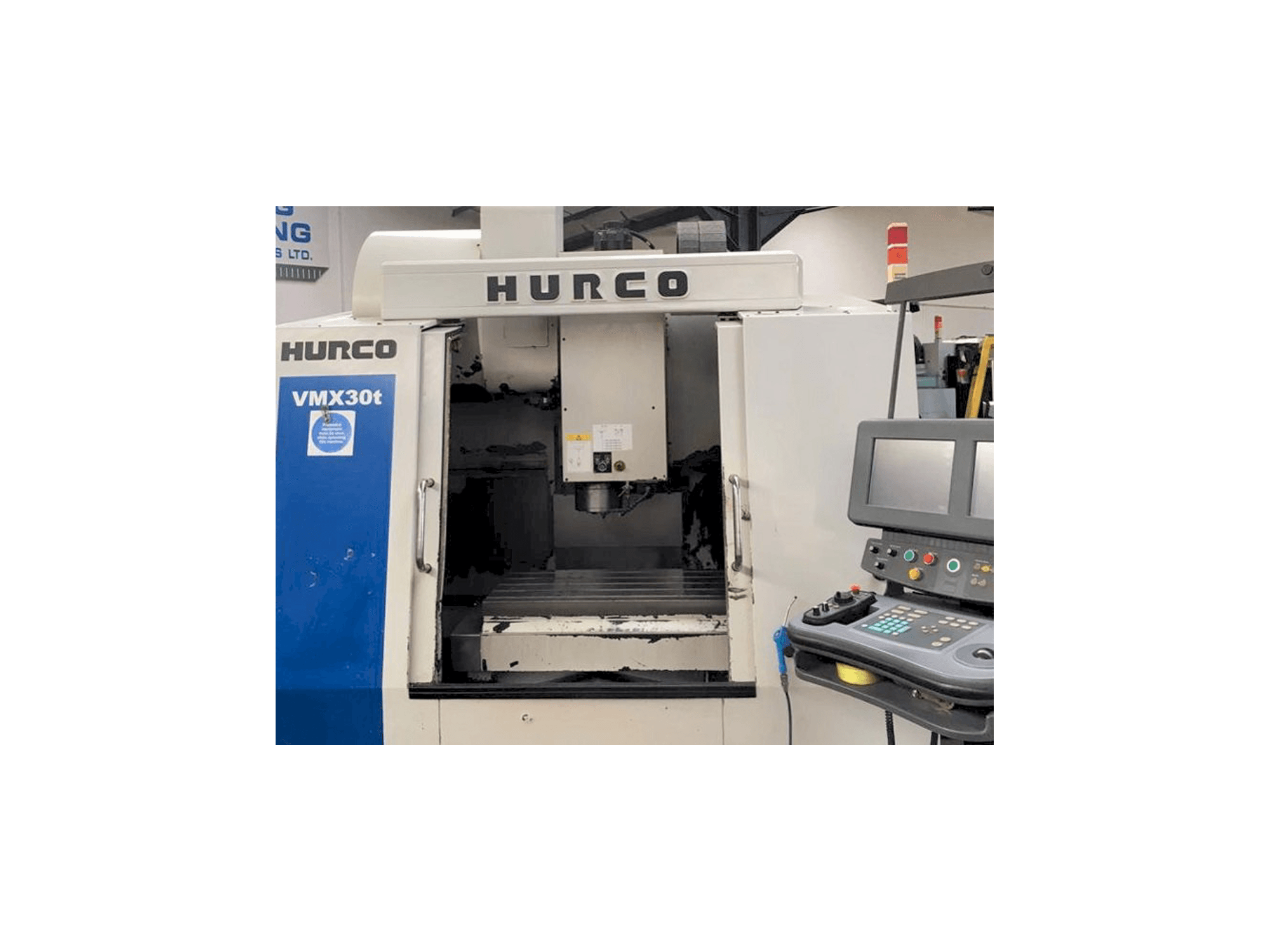 Widok z przodu maszyny Hurco VMX 30T
