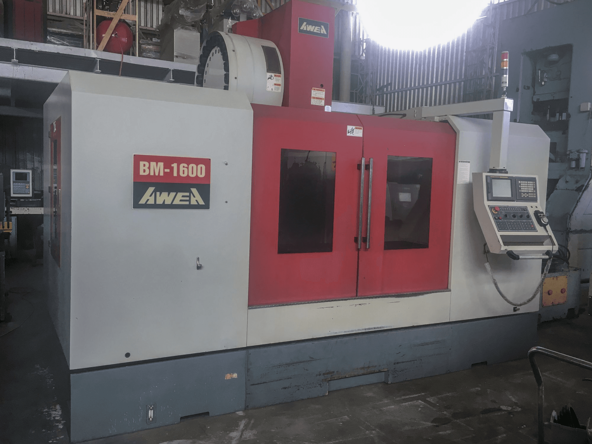 Widok z lewej maszyny AWEA BM-1600