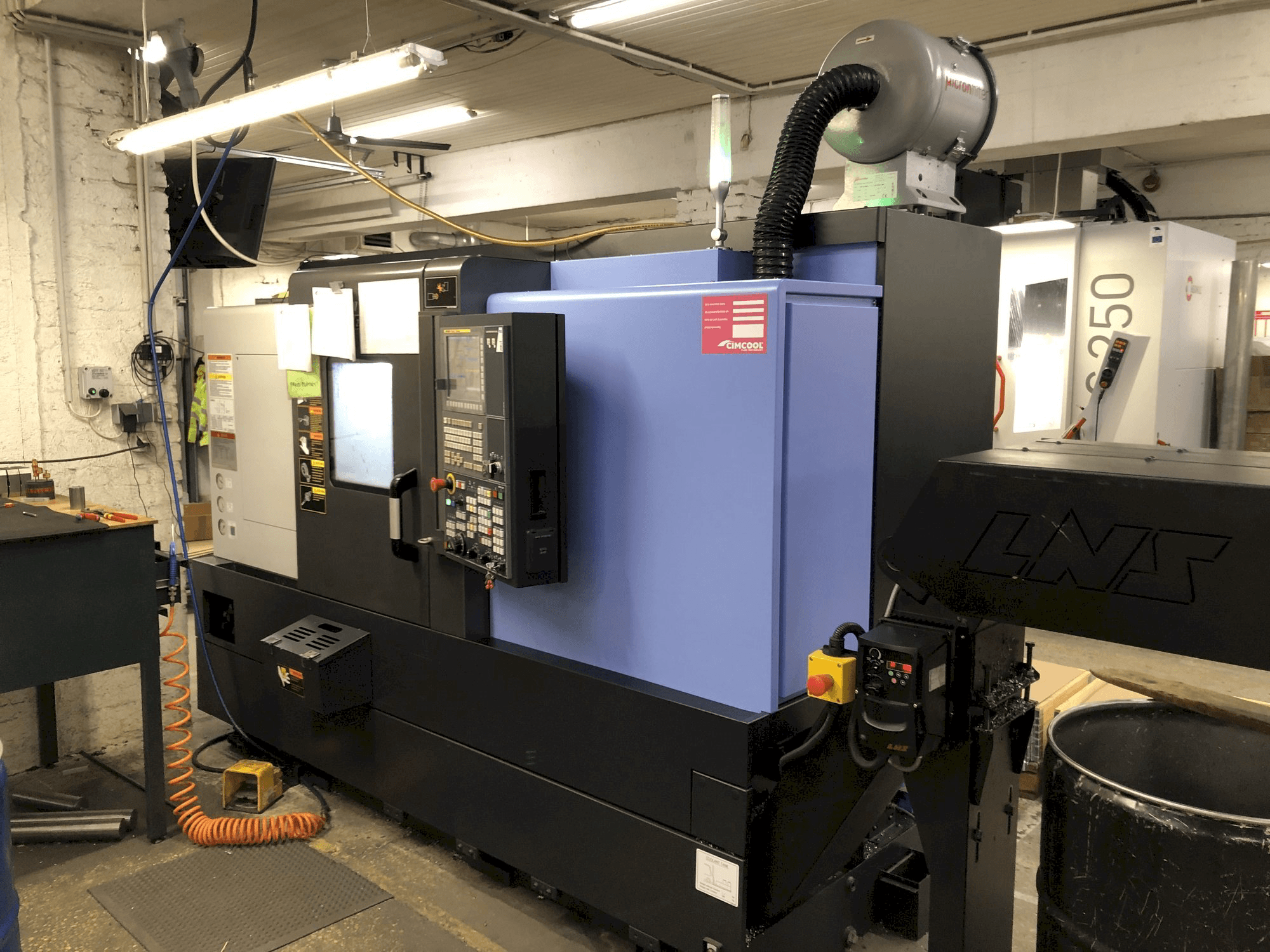 Widok z przodu maszyny Doosan Lynx 220 LYC