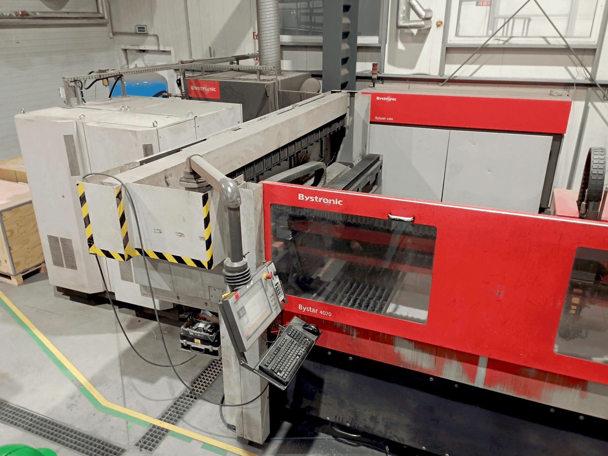 Widok z przodu maszyny Bystronic ByStar 4020 with ByLaser 4400