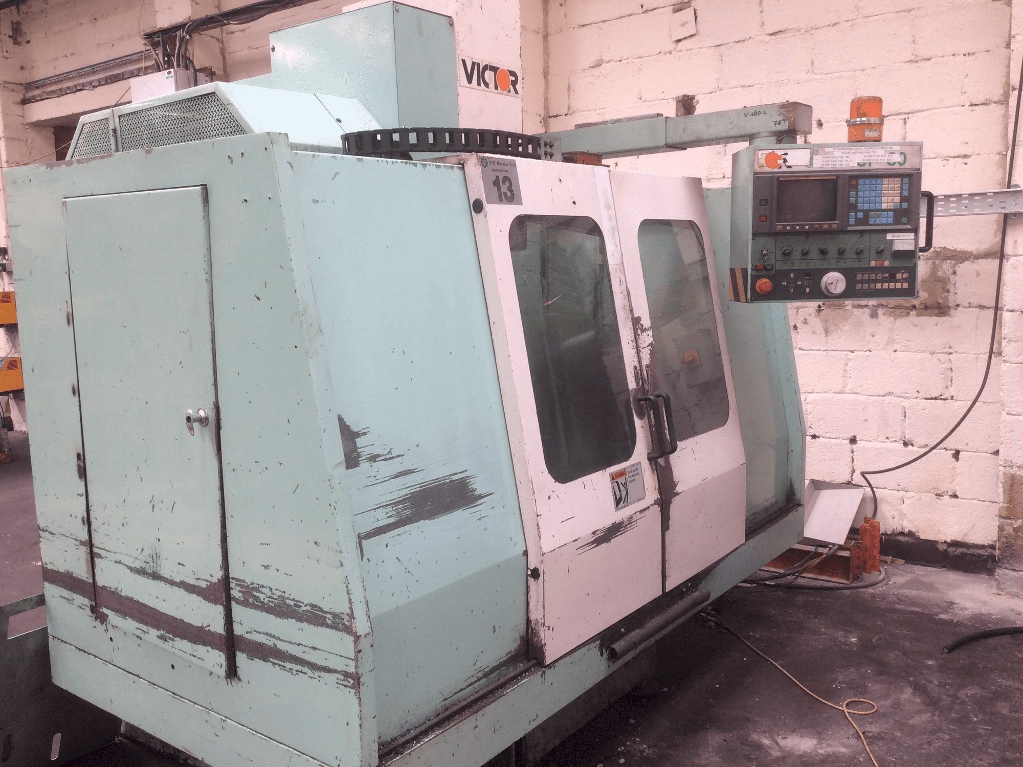 Widok z przodu maszyny Victor V Center-80