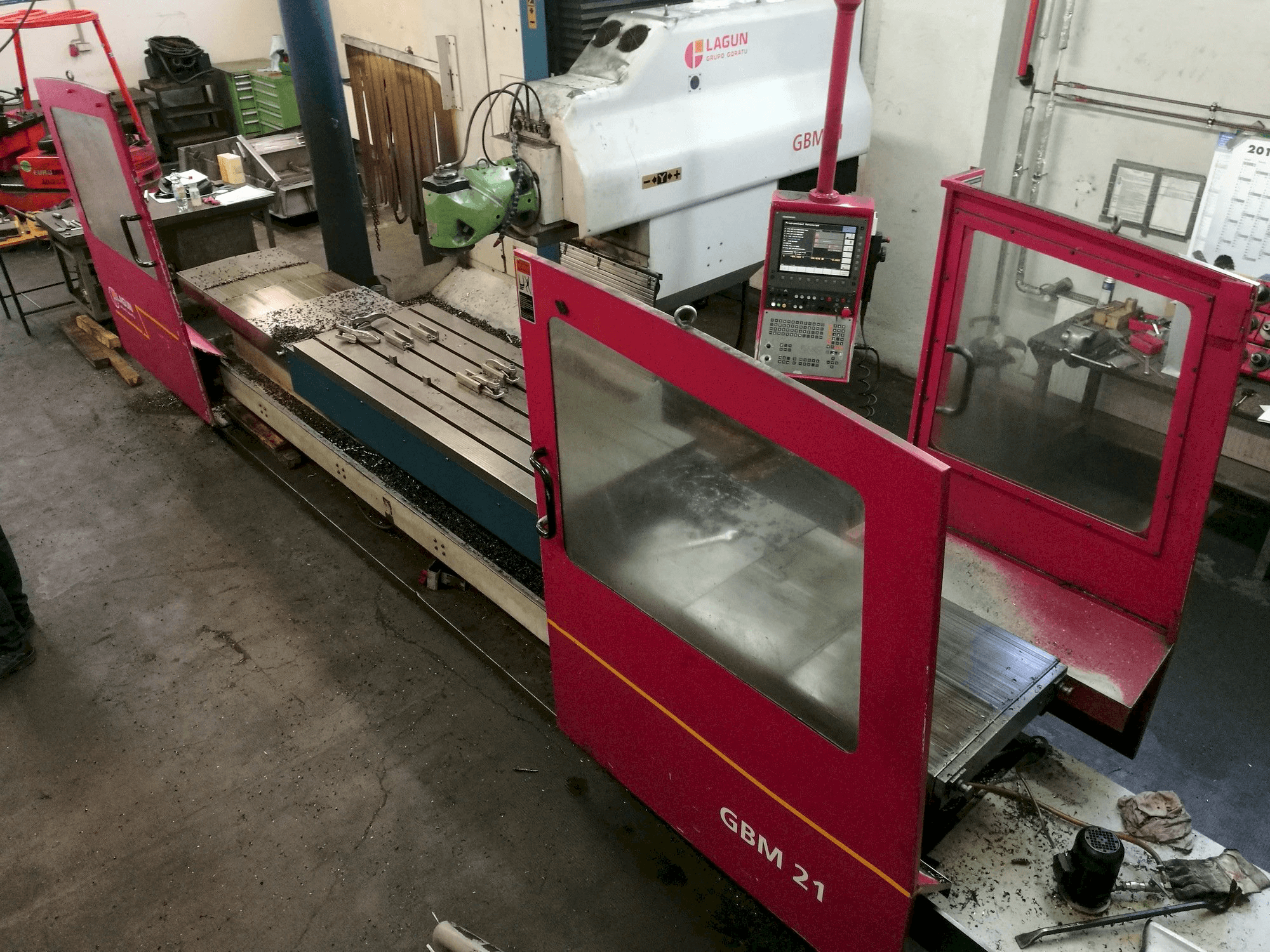 Widok z przodu maszyny LAGUN GBM 21