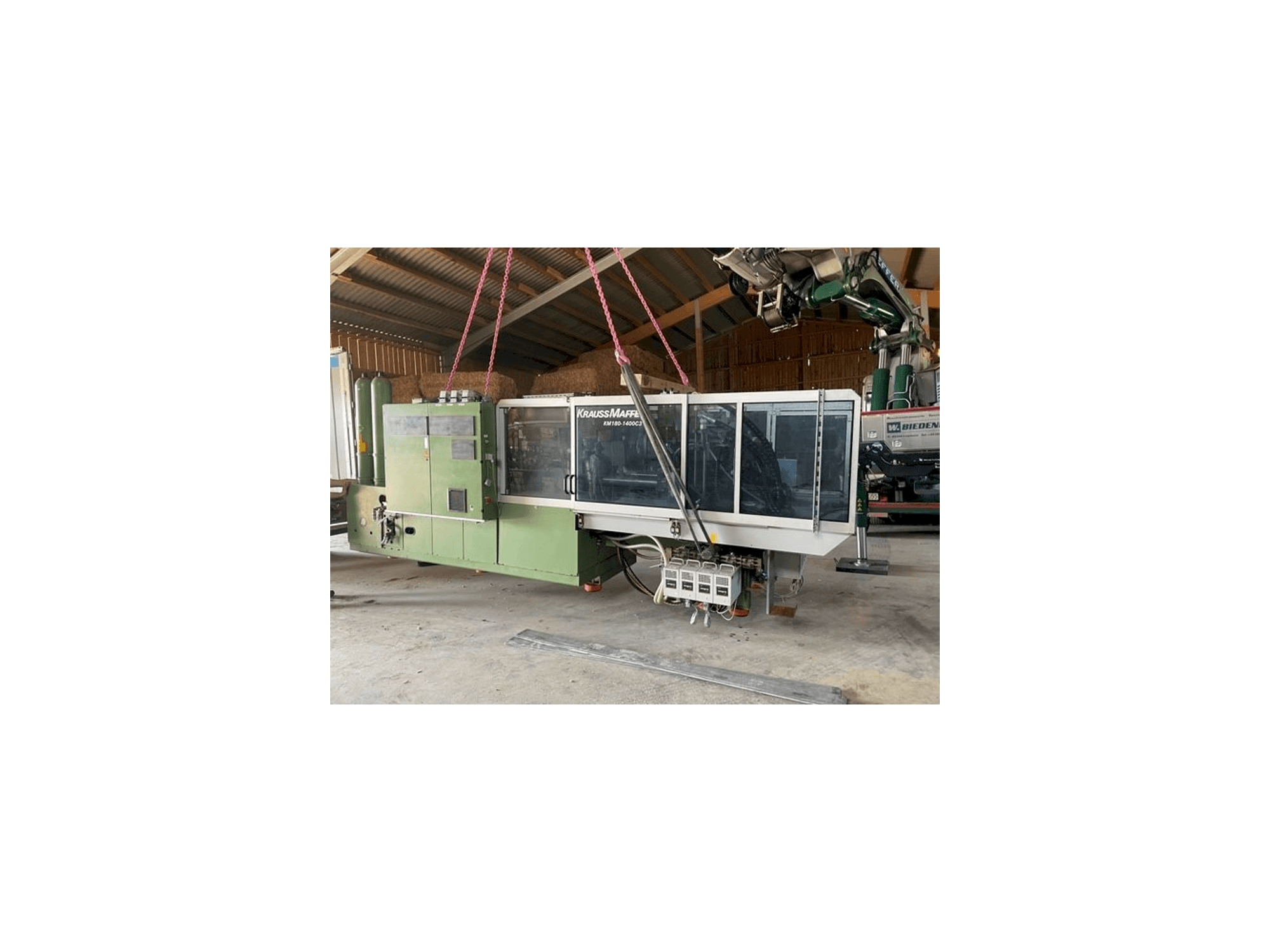 Widok z przodu maszyny Krauss Maffei KW180 C3 hybrid