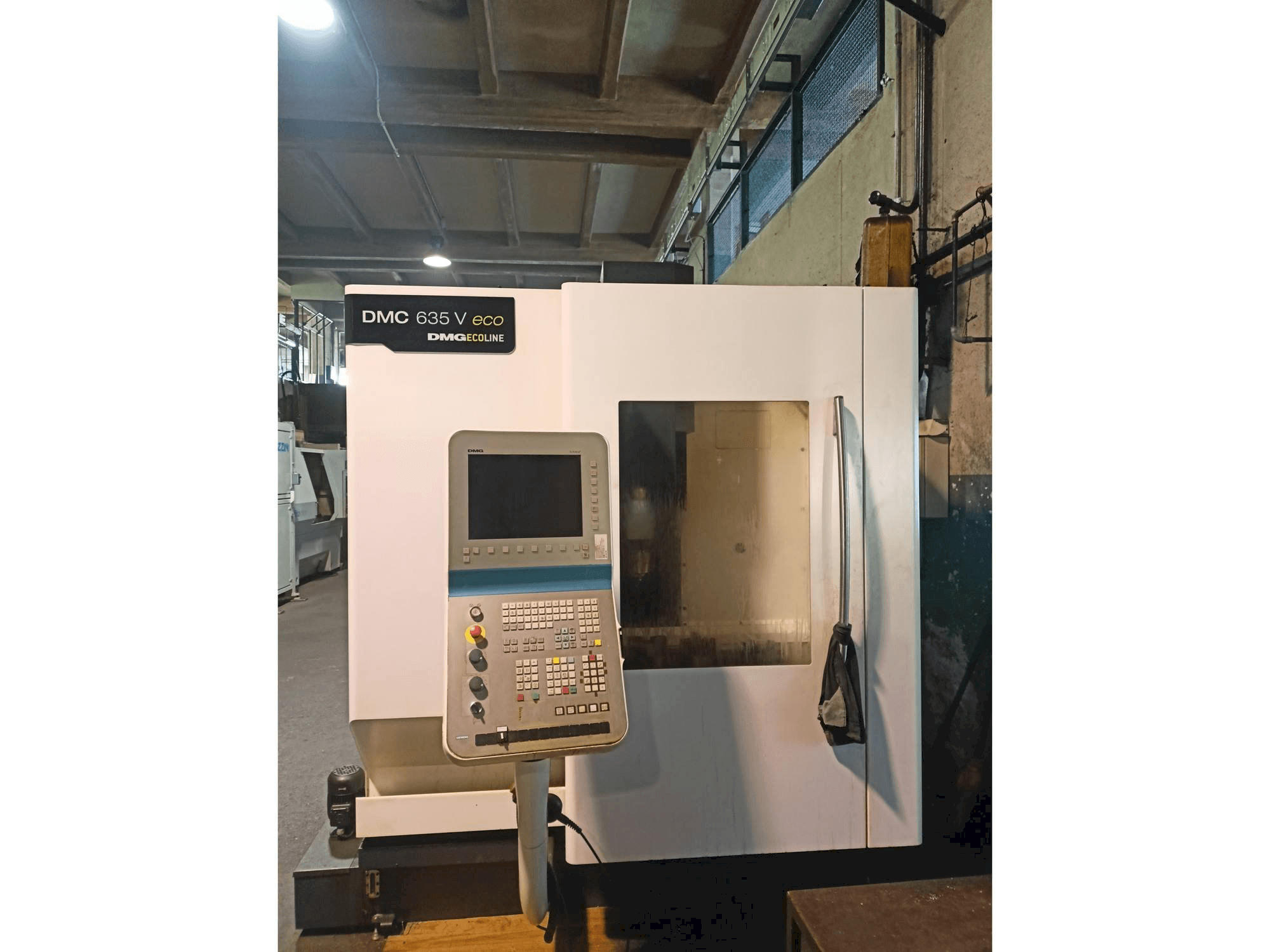 Widok z przodu maszyny DMG DMC 635V Ecoline