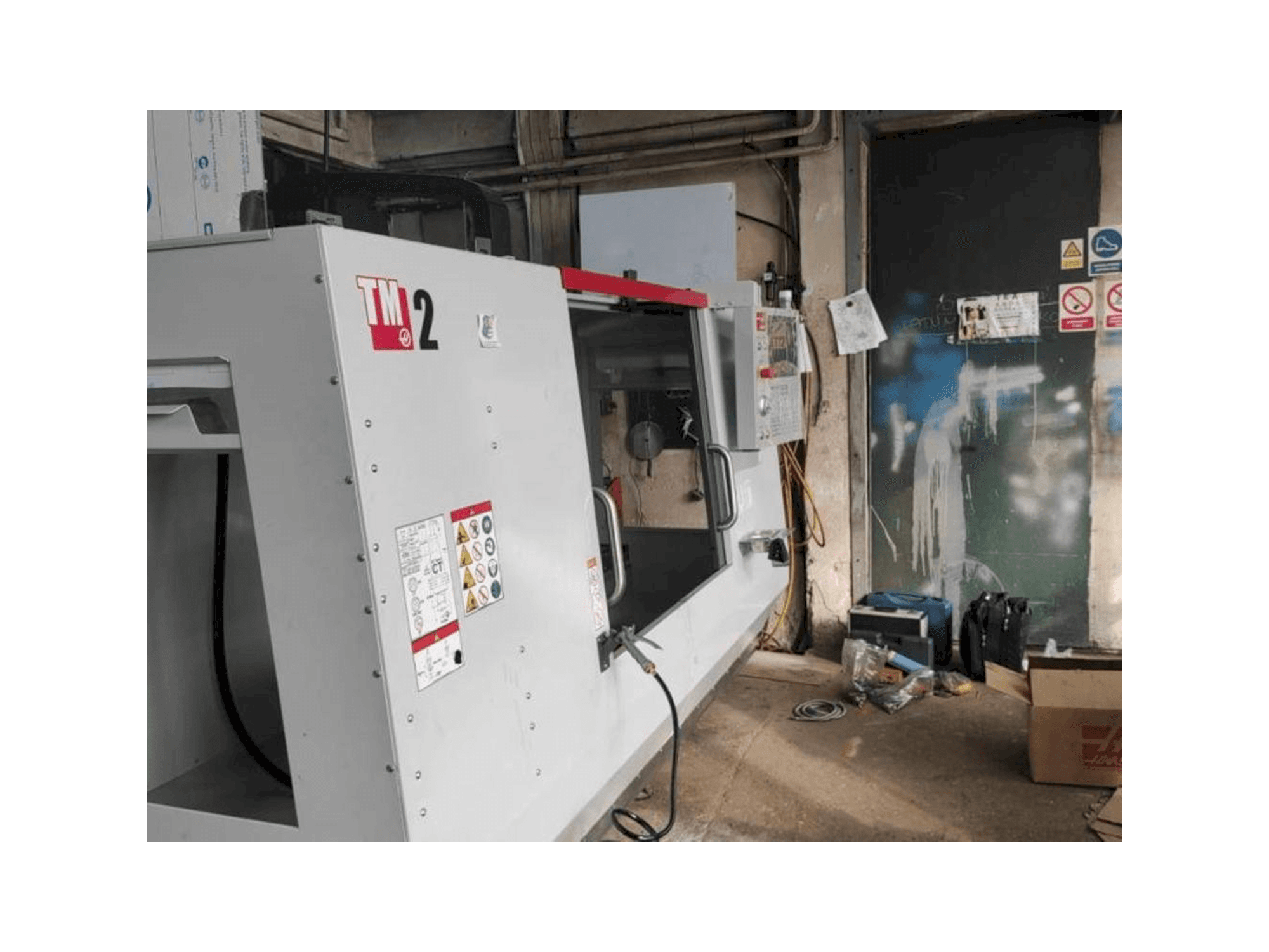 Widok z przodu maszyny HAAS TM 2