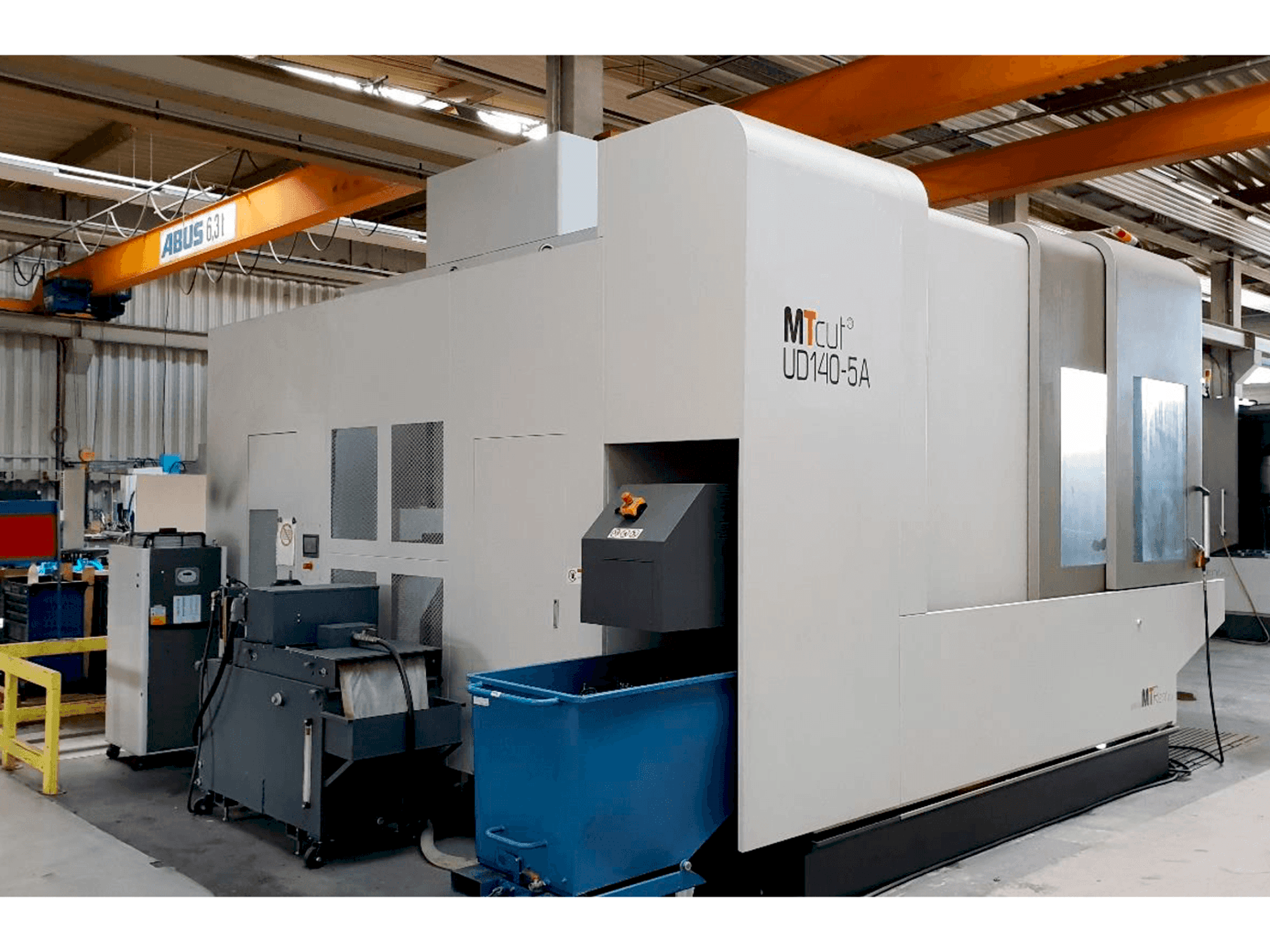 Widok z przodu maszyny MTcut UD140H-5A