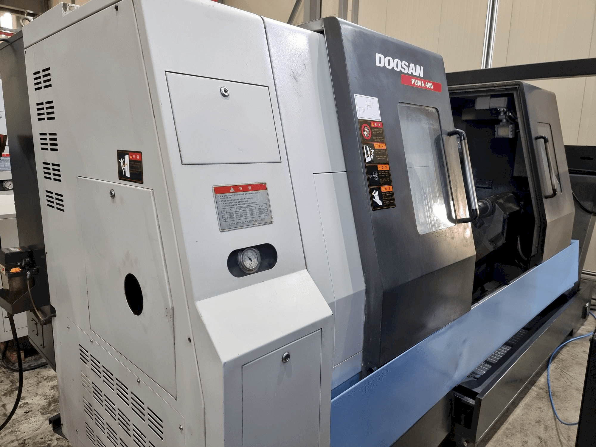 Widok z przodu maszyny Doosan PUMA 400B