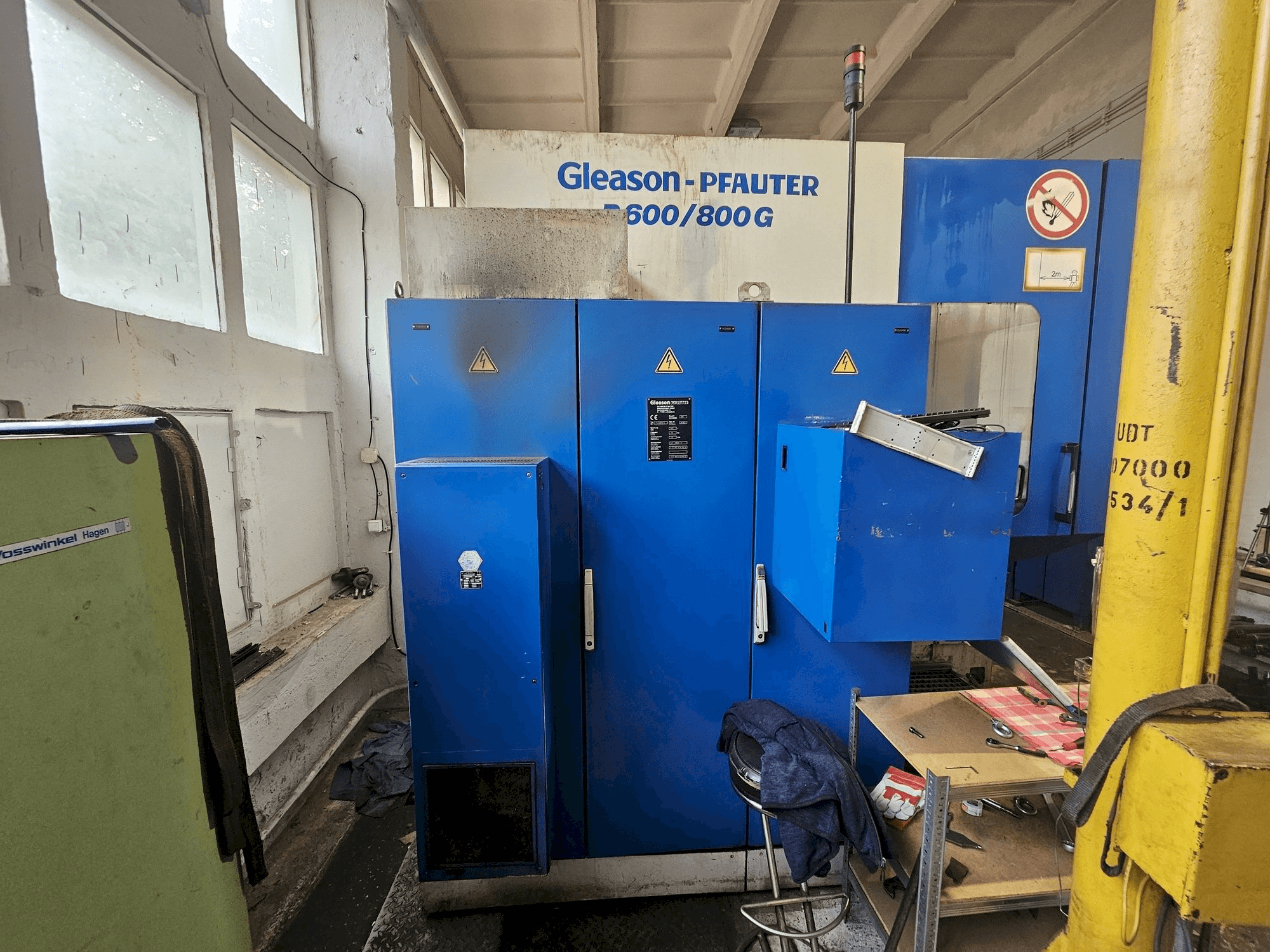 Widok z przodu maszyny Gleason PFAUTER P600/800 G