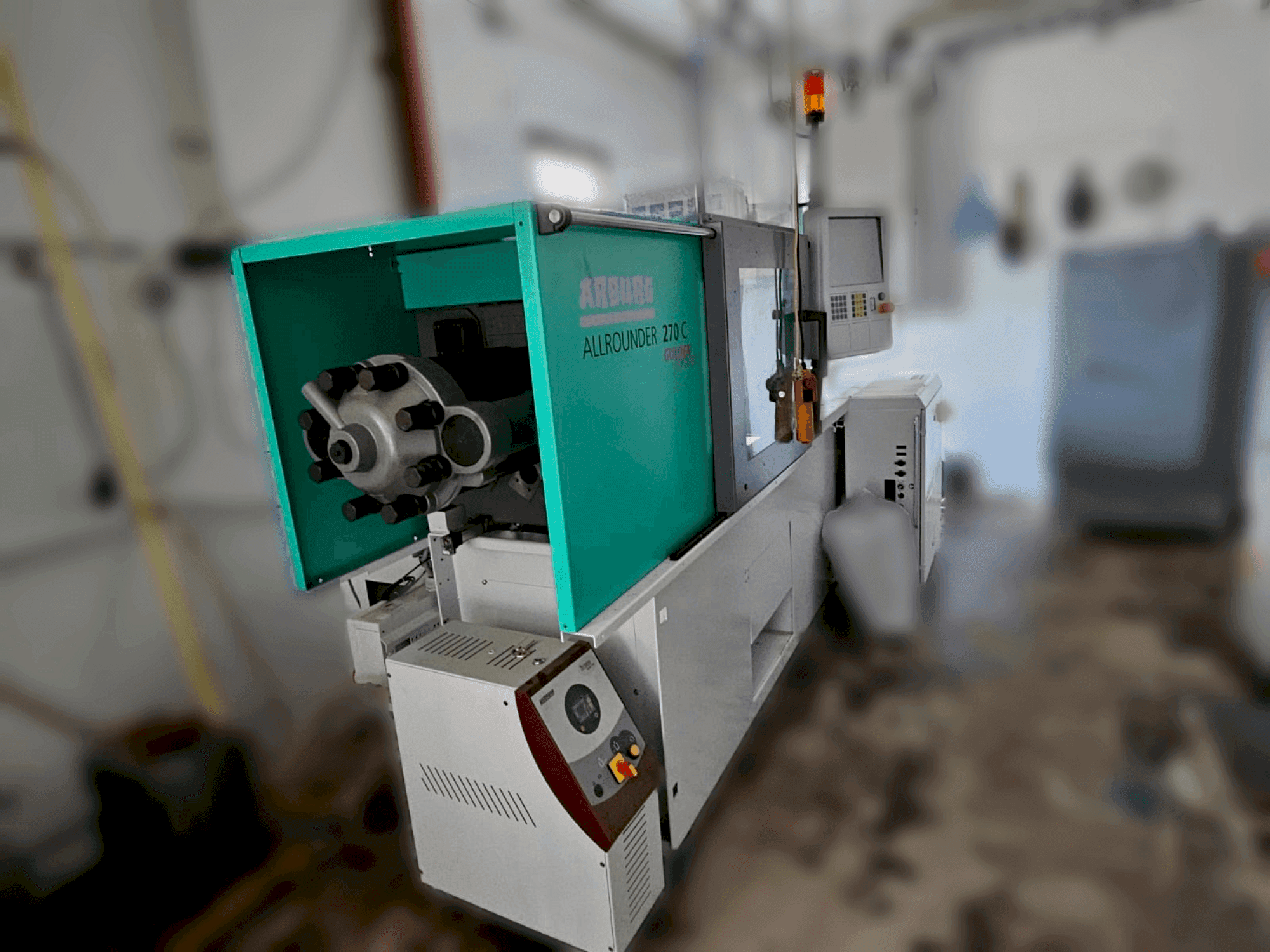 Widok z boku maszyny Arburg 270 C 400-70 Golden Edition