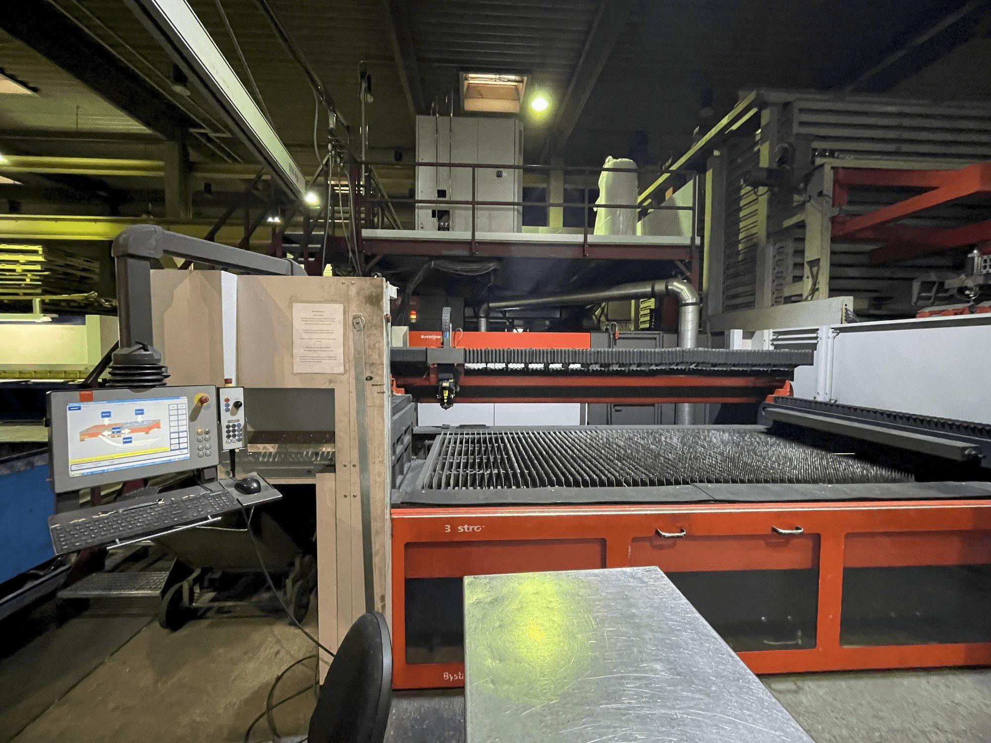 Widok z przodu maszyny Bystronic Bylaser 4400