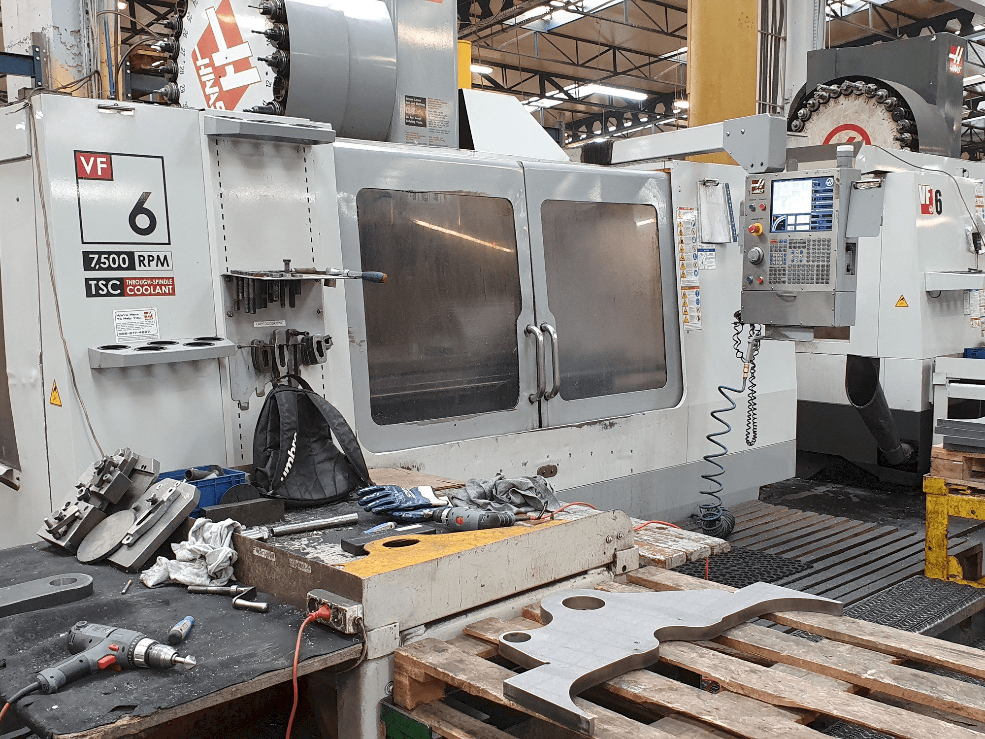 Widok z przodu maszyny HAAS VF-6 / 50HE