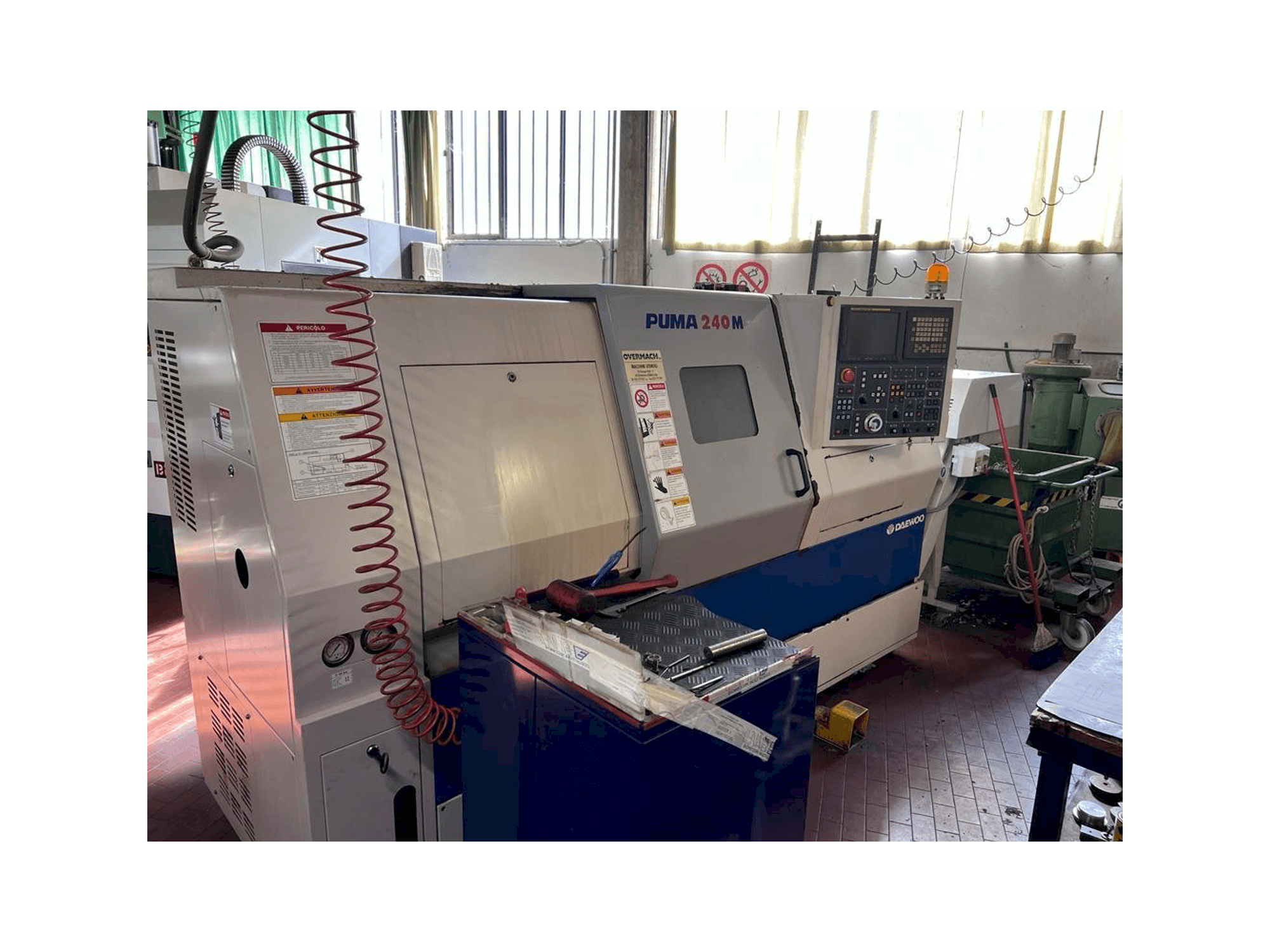 Widok z przodu maszyny DAEWOO Puma 240M