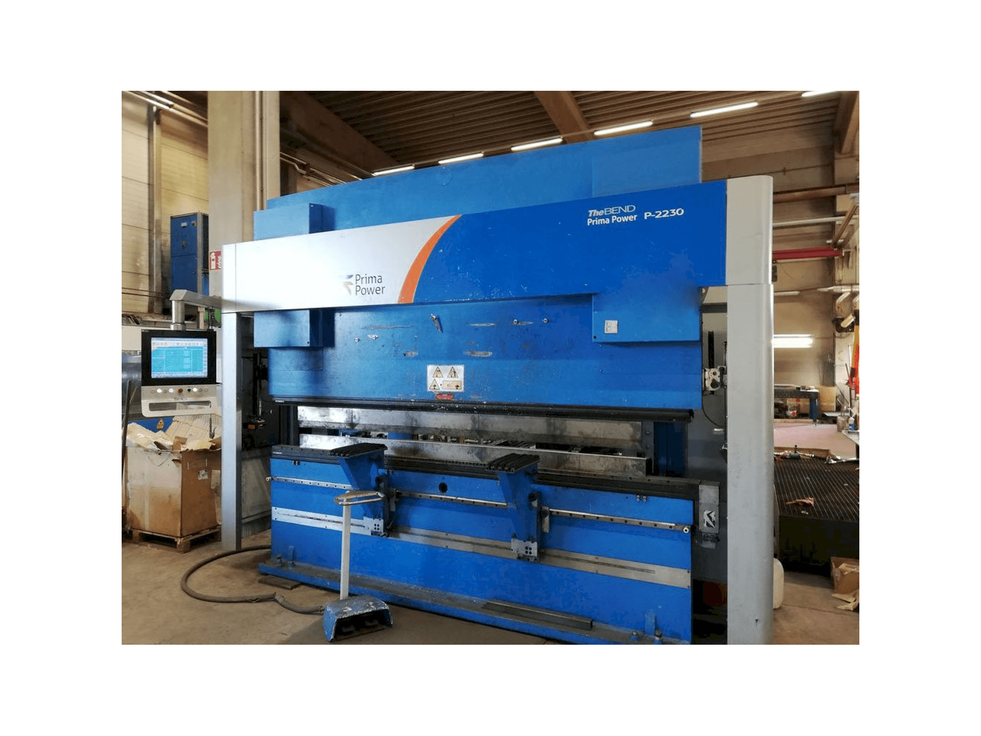 Widok z prawej maszyny Prima Power P-2230