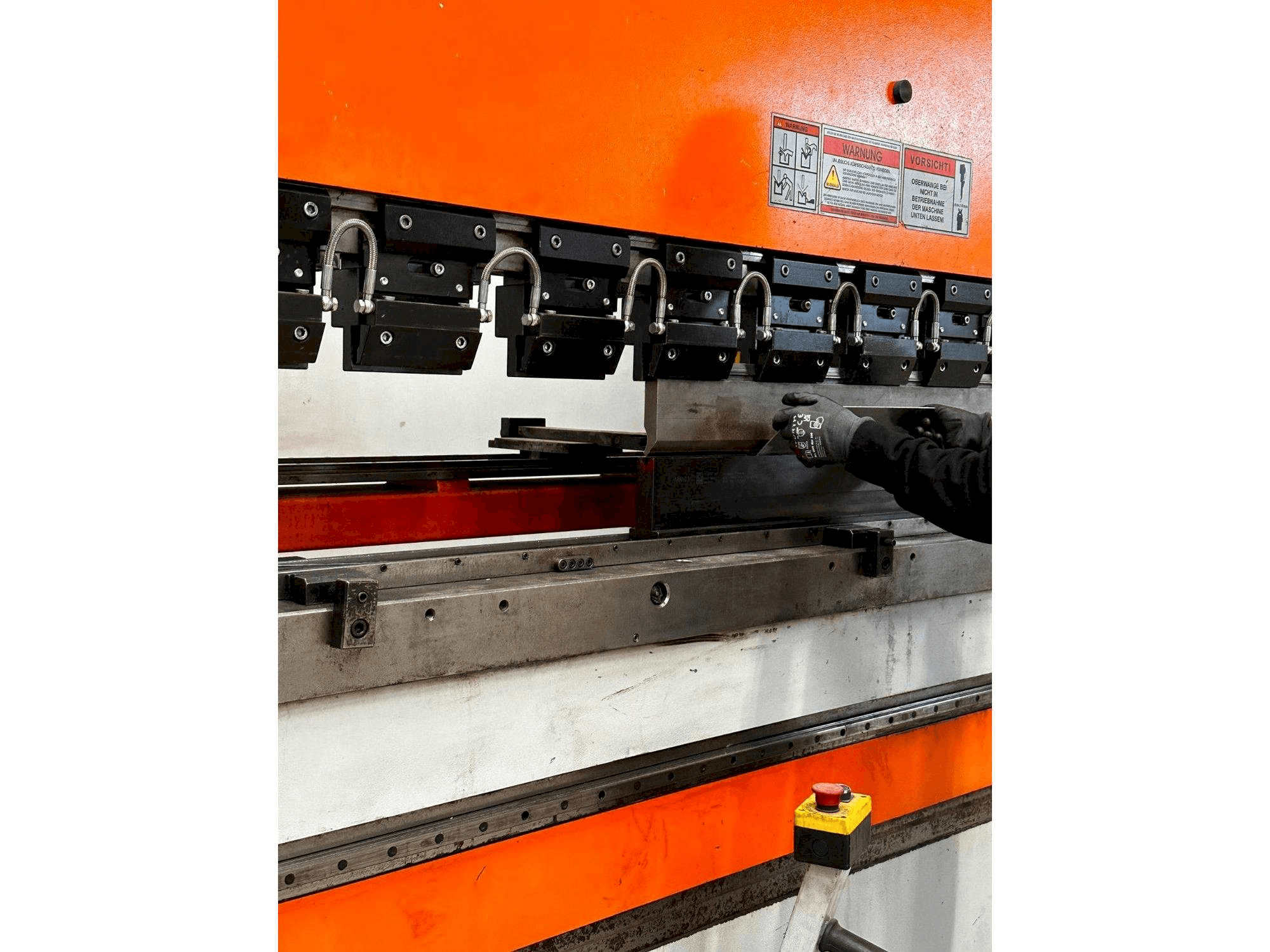 Widok lewej strony maszyny ERMAKSAN SPEED-BEND PRO 51000 X 400