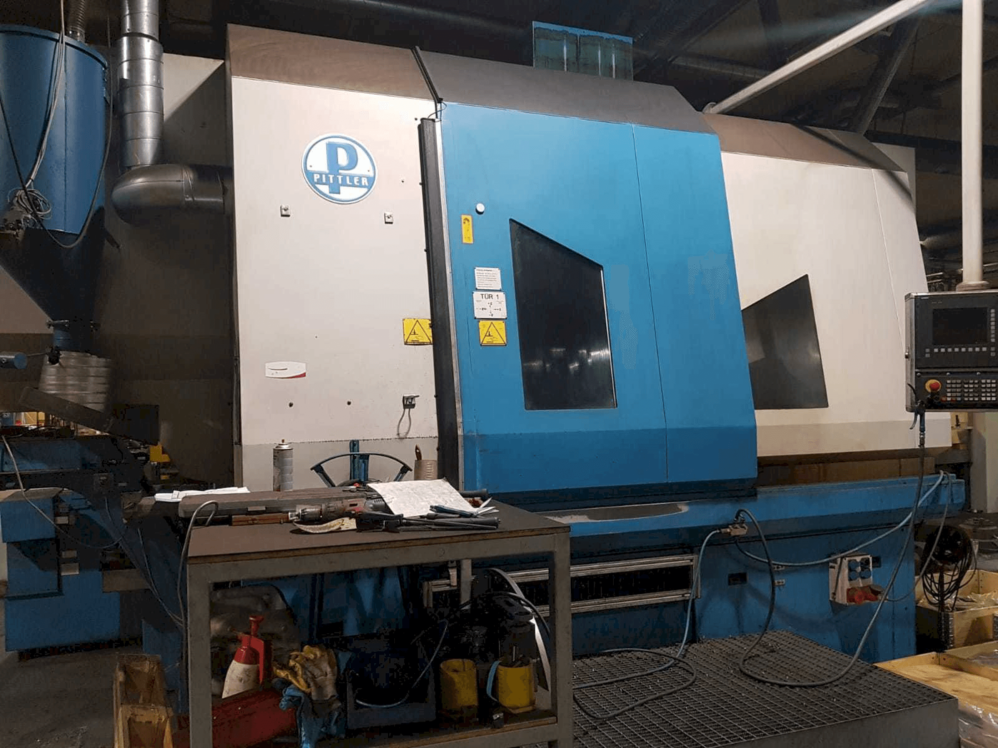 Widok z przodu maszyny Pittler PV 1000