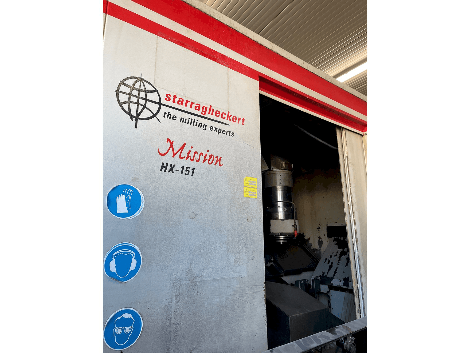 Widok z przodu maszyny Starrag HX 151 (2004)