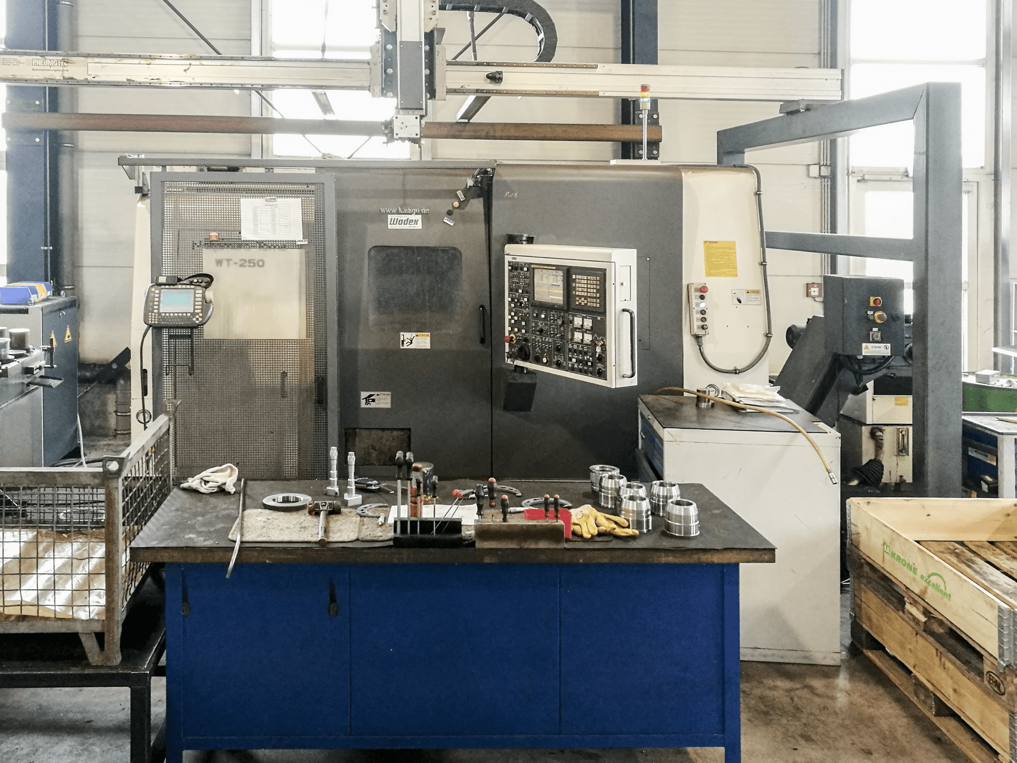 Widok z przodu maszyny NAKAMURA WT-250