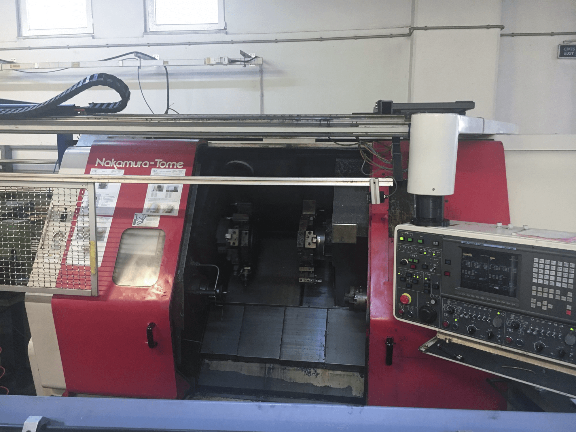Widok z przodu 1 maszyny NAKAMURA-TOME TW-20 MMY
