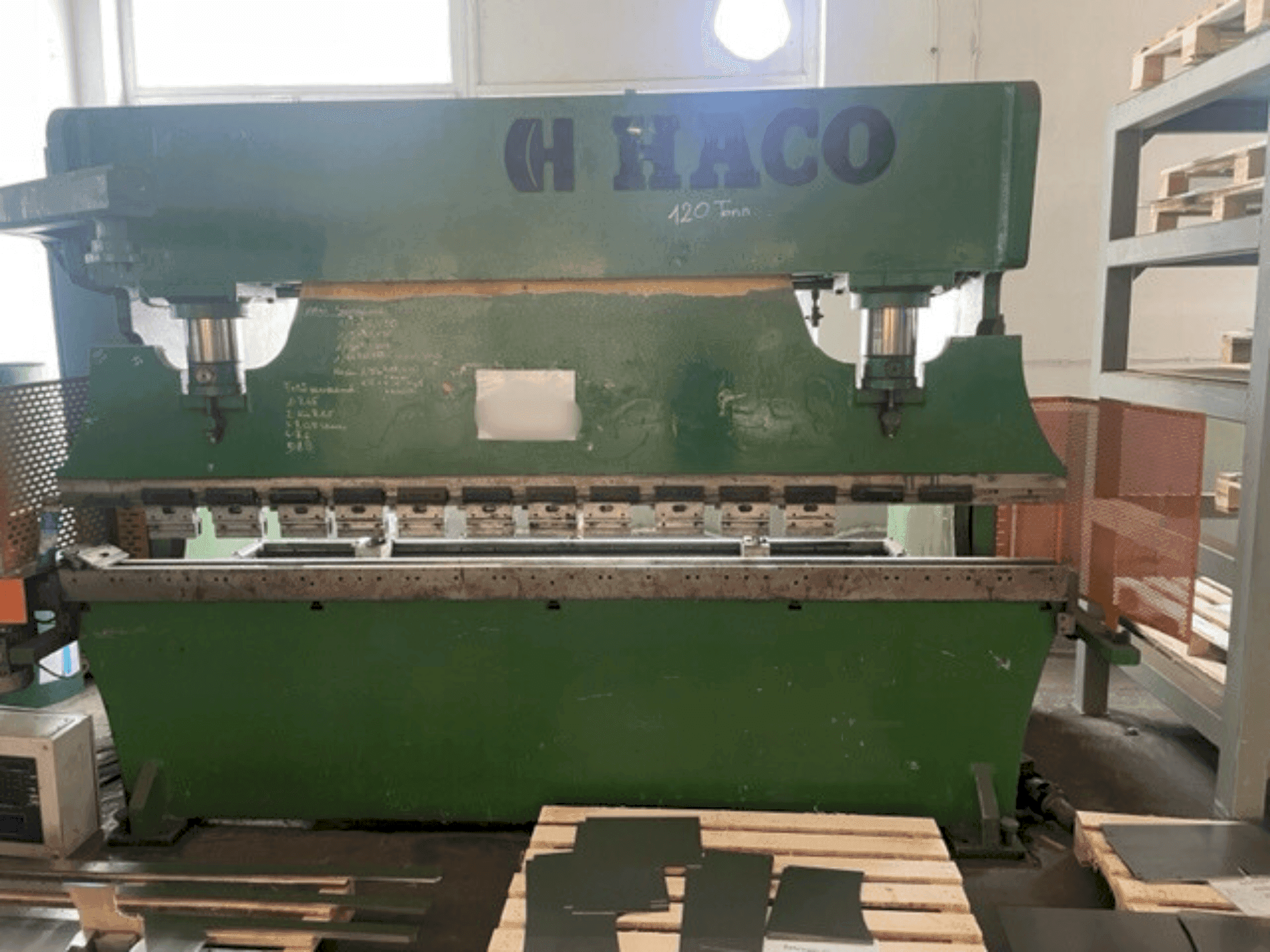 Widok z przodu maszyny HACO PPE S30135
