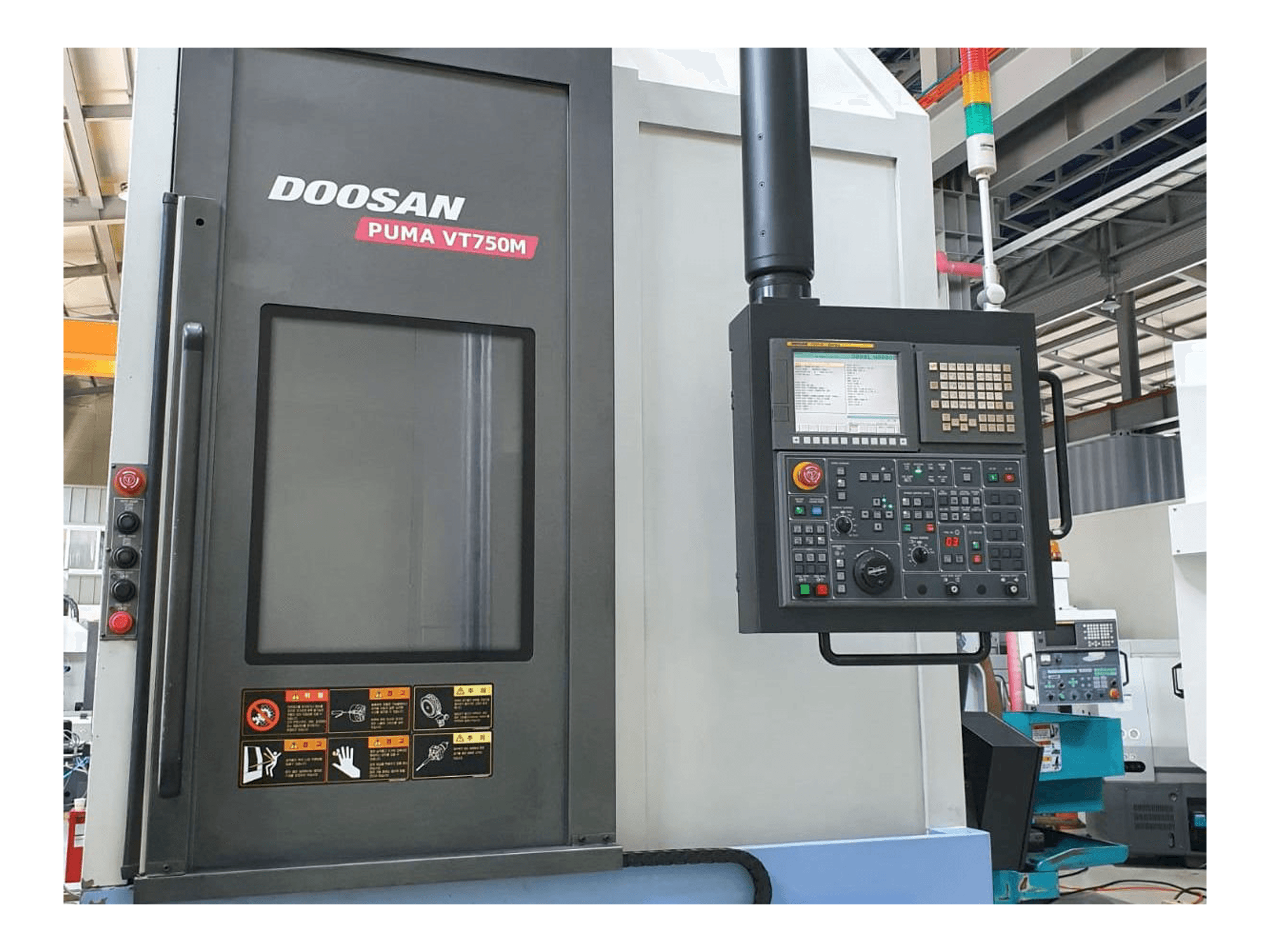 Widok z przodu maszyny Doosan Puma VT750M