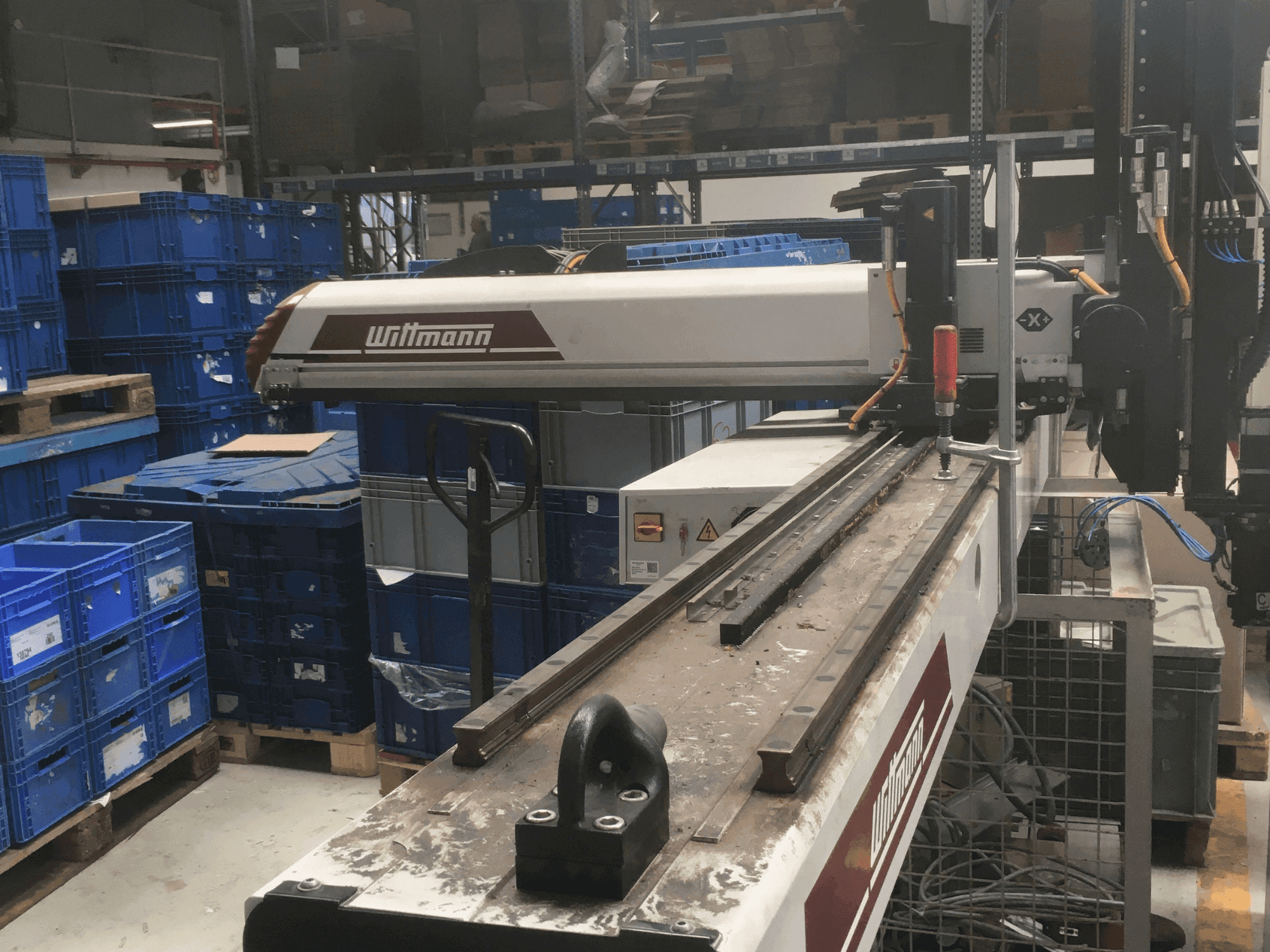 Widok z przodu maszyny WITTMANN W743