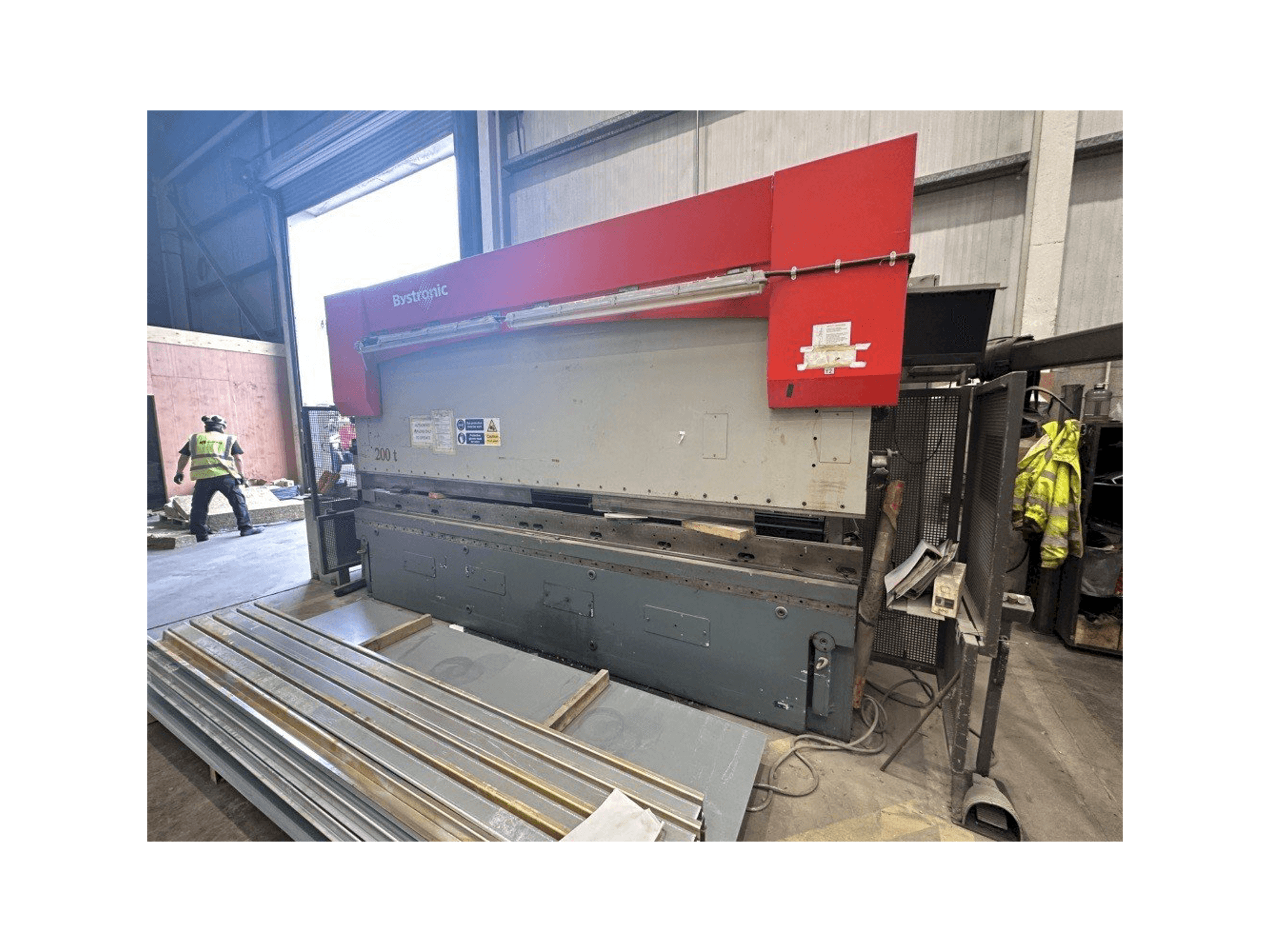 Widok z przodu maszyny Bystronic PR 200 x 4100