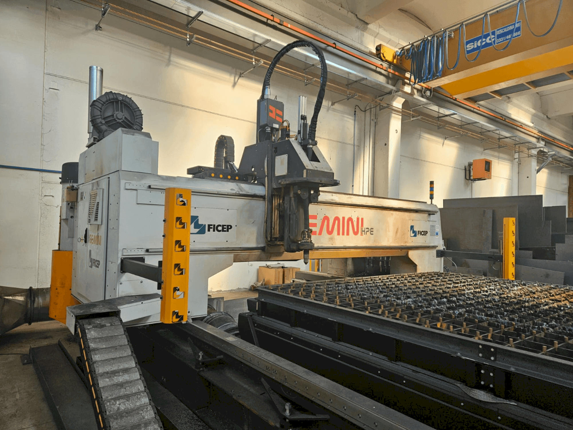 Widok z przodu maszyny FICEP GEMINI G32 HPE