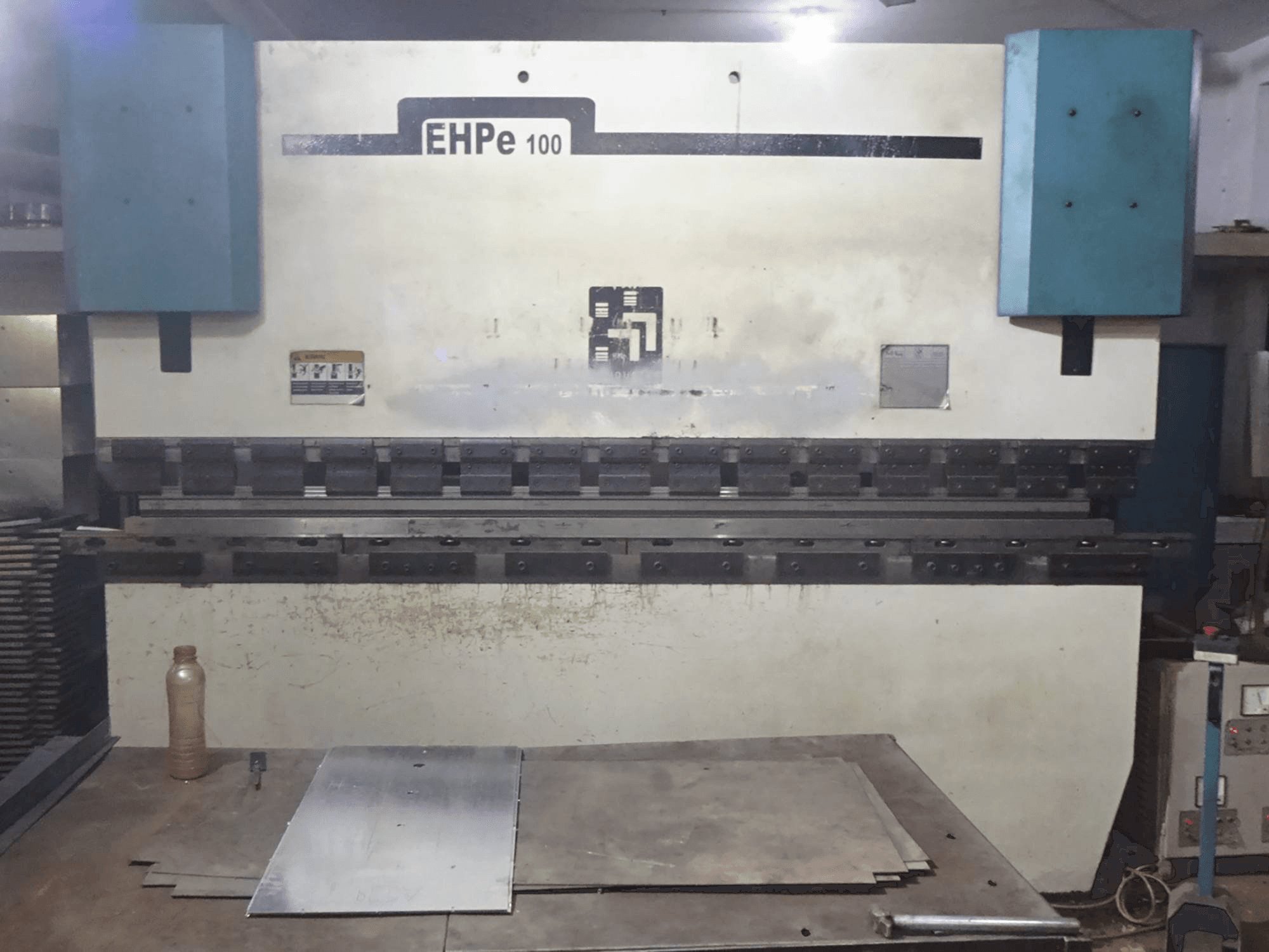 Widok z przodu maszyny Hindustan Hydraulics EHP E 100